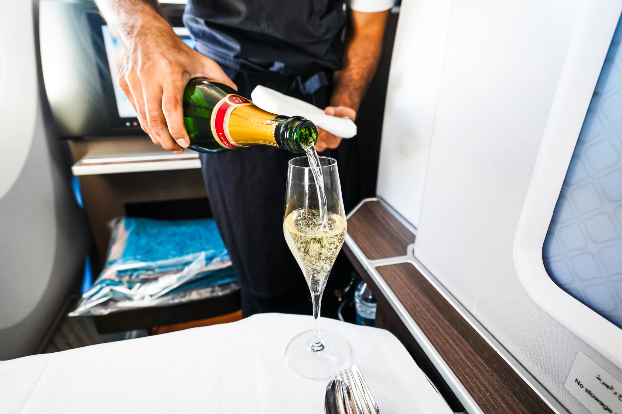Oman Air B787-9 Business Class --- Champagne