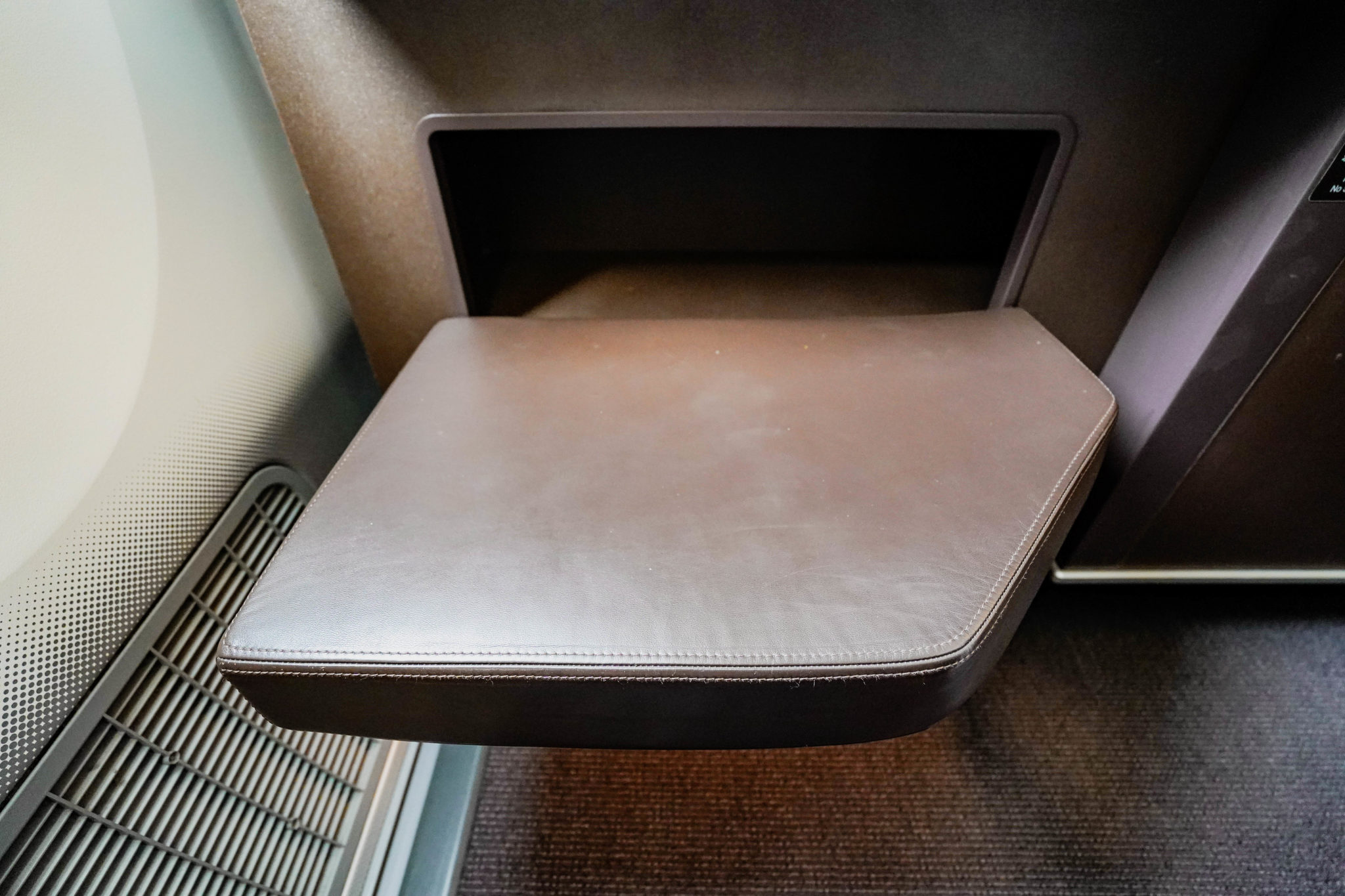 Oman Air B787-9 Business Class Cabin --- Ottoman