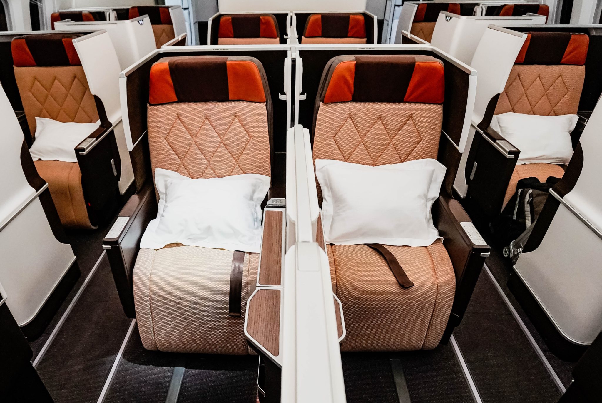 Oman Air B787-9 Business Class --- Middle Row Seats