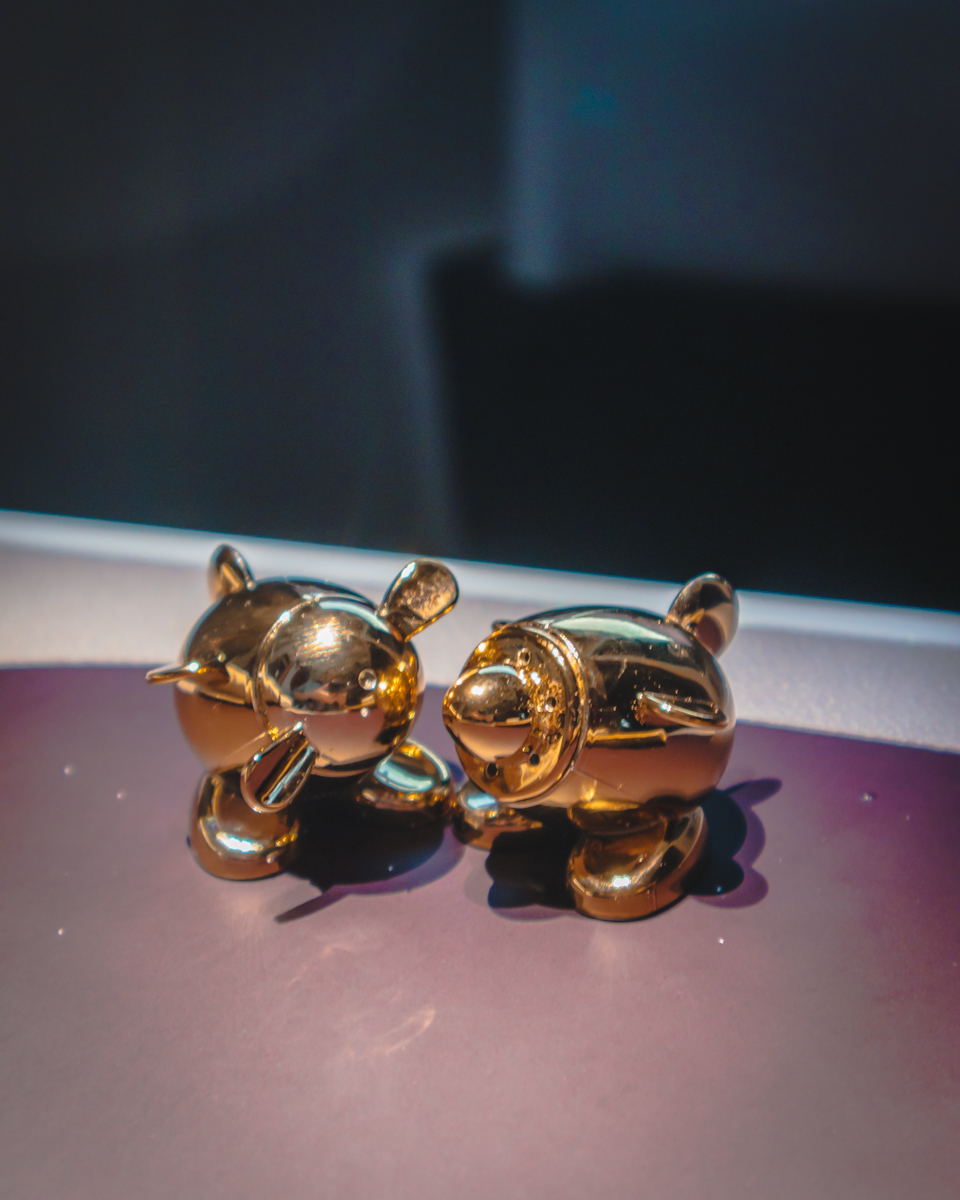 Virgin Atlantic Airbus A350 Upper Class Wilbur & Orville Salt & Virgin Atlantic Airbus A350 Upper Class Wilbur & Orville Salt & Pepper Shakers