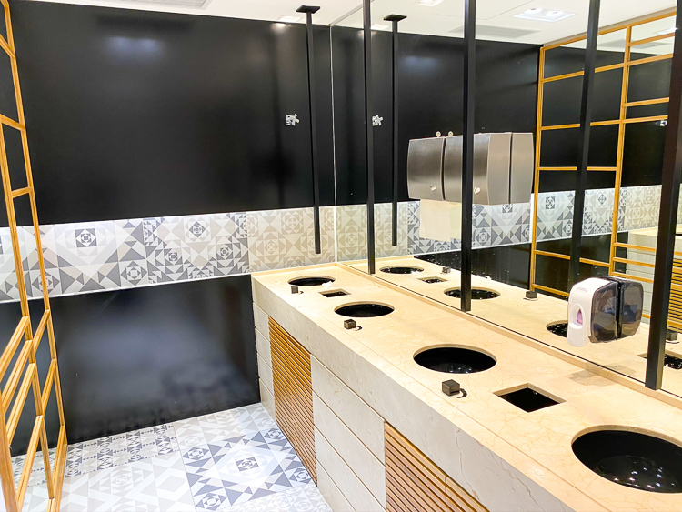 GOL Premium Lounge Bathroom