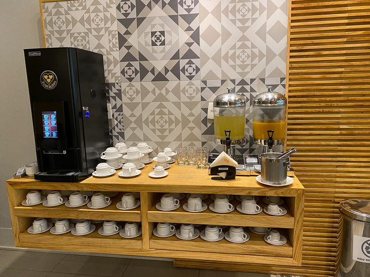 GOL Premium Lounge Coffee and Juice