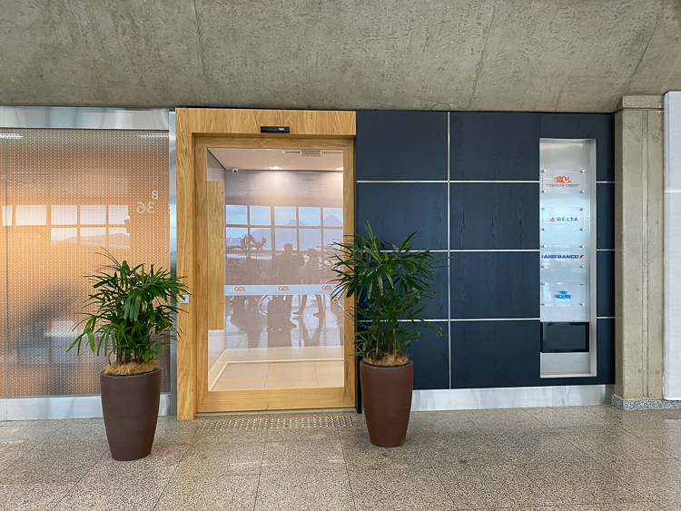 GOL Premium Lounge Door