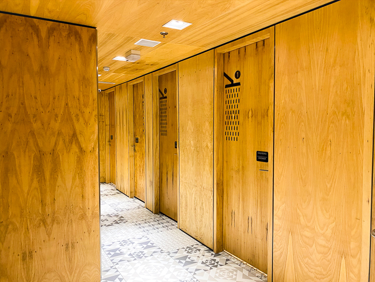 GOL Premium Lounge Showers