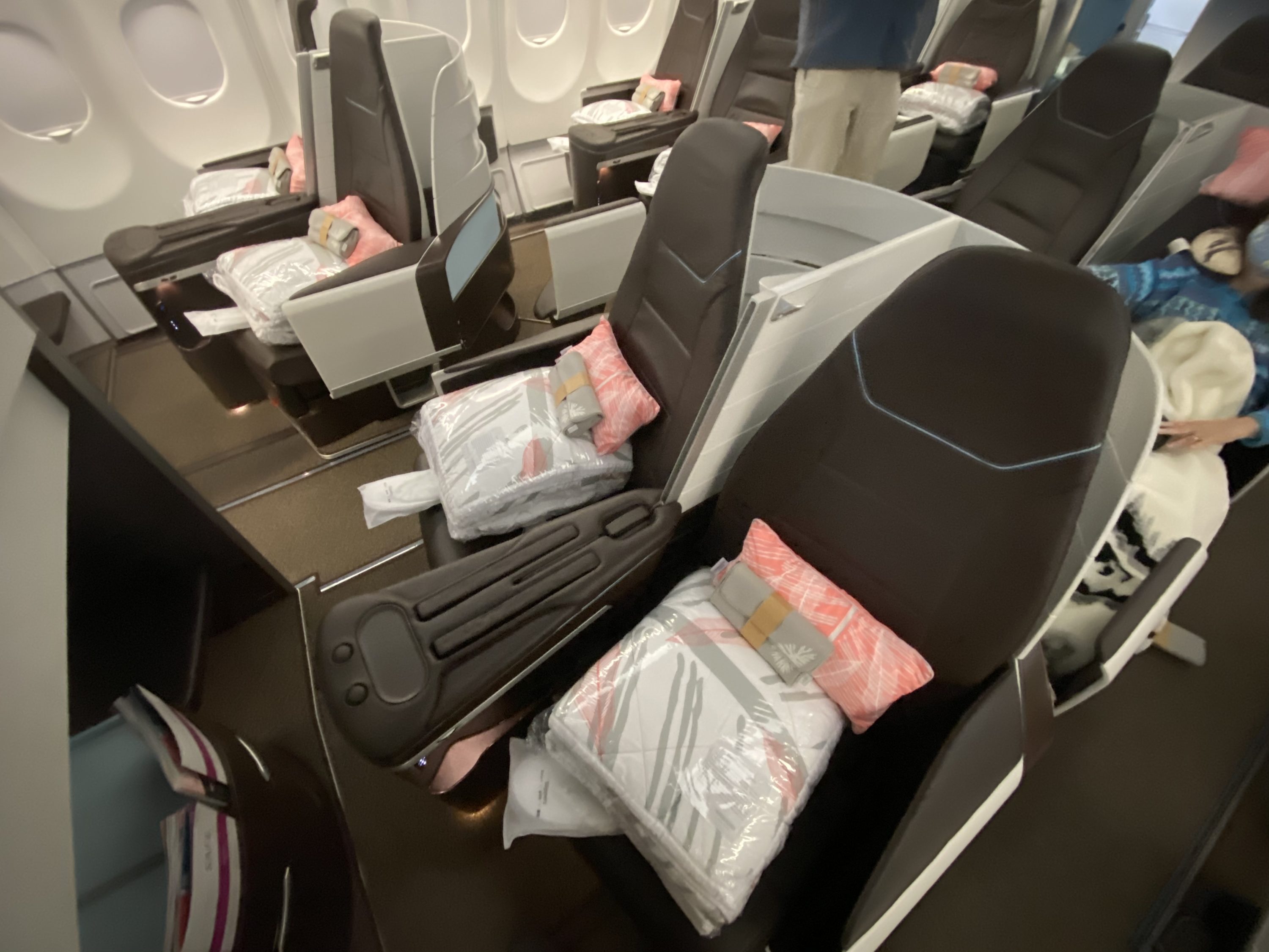 Hawaiian 787 9 Business Class Suites Hawaiian Airlines A330 Business Class Blanket and Amenities