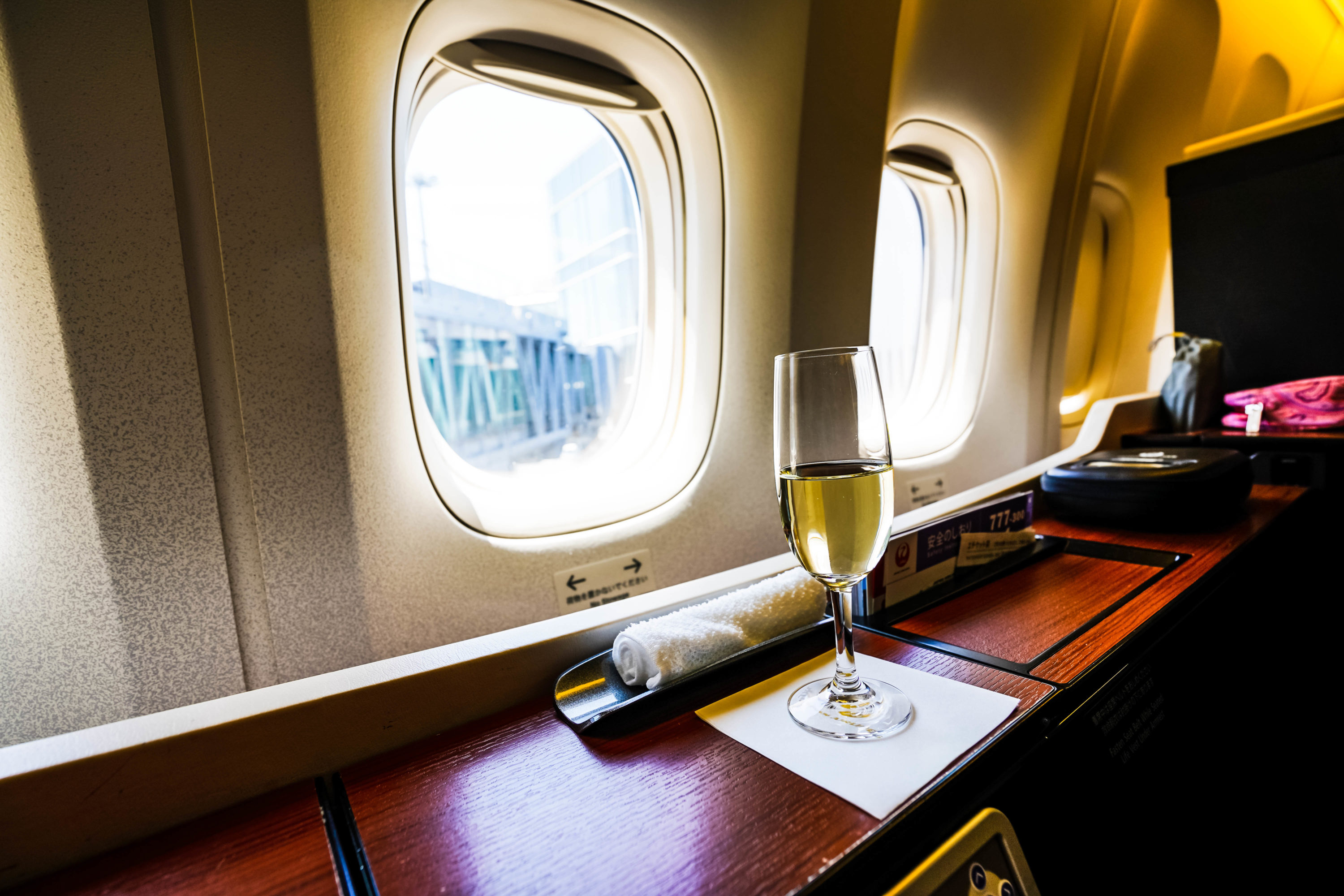 Japan Airlines Boeing 777 300ER First Class Pre-Takeoff bubbles
