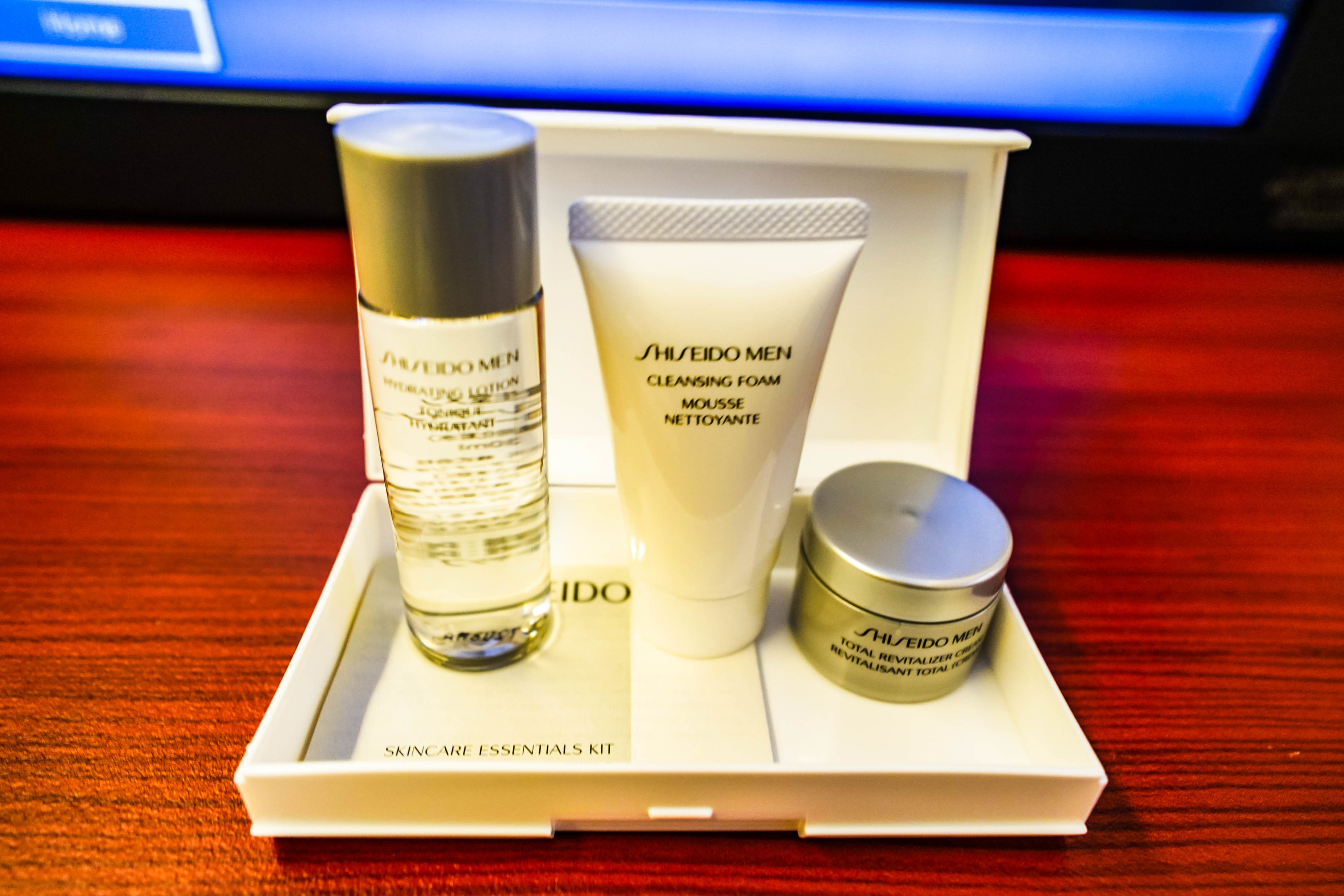 Japan Airlines Boeing 777 300ER First Class Shiseido kit