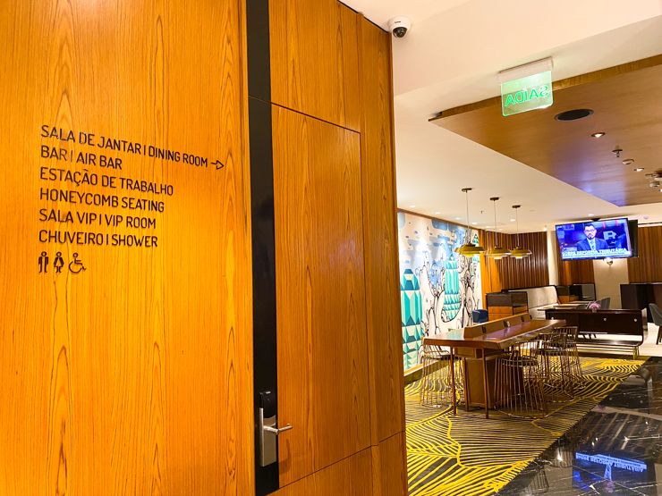 Plaza Premium Lounge Rio Signage
