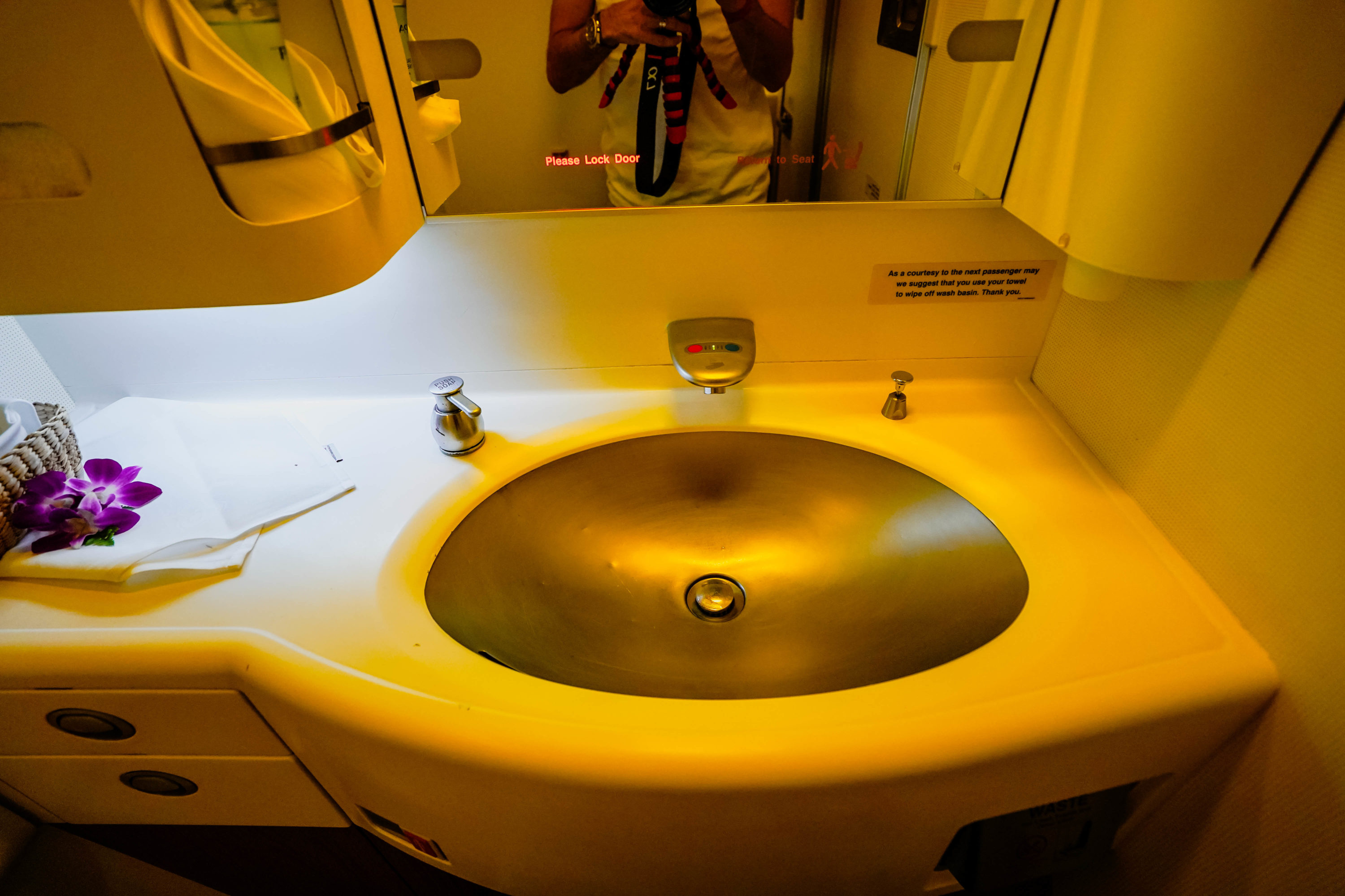 Thai Airways Boeing 747 400 First Class Lavatory