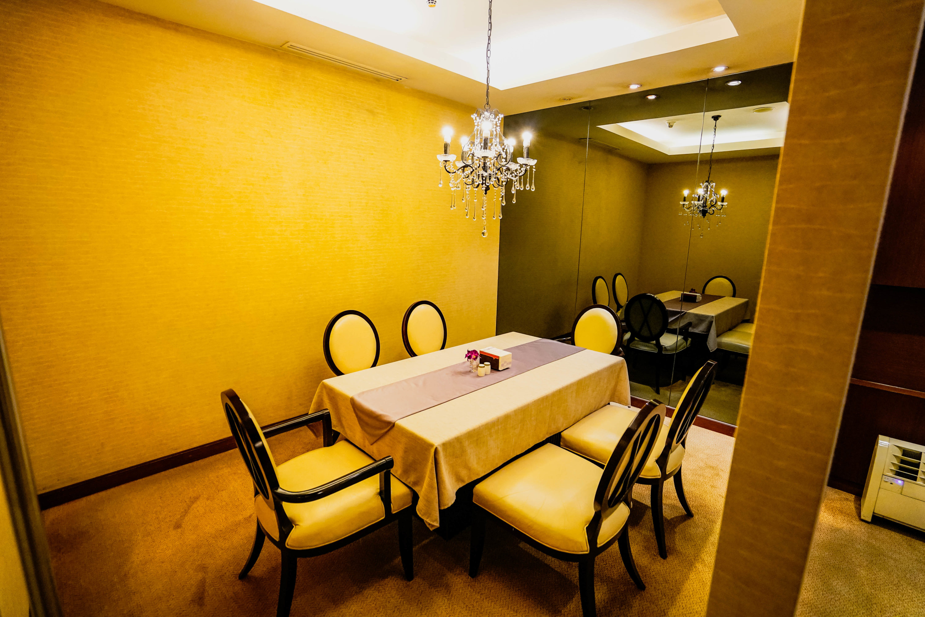 Thai Airways Royal First Lounge Dining Table for 6