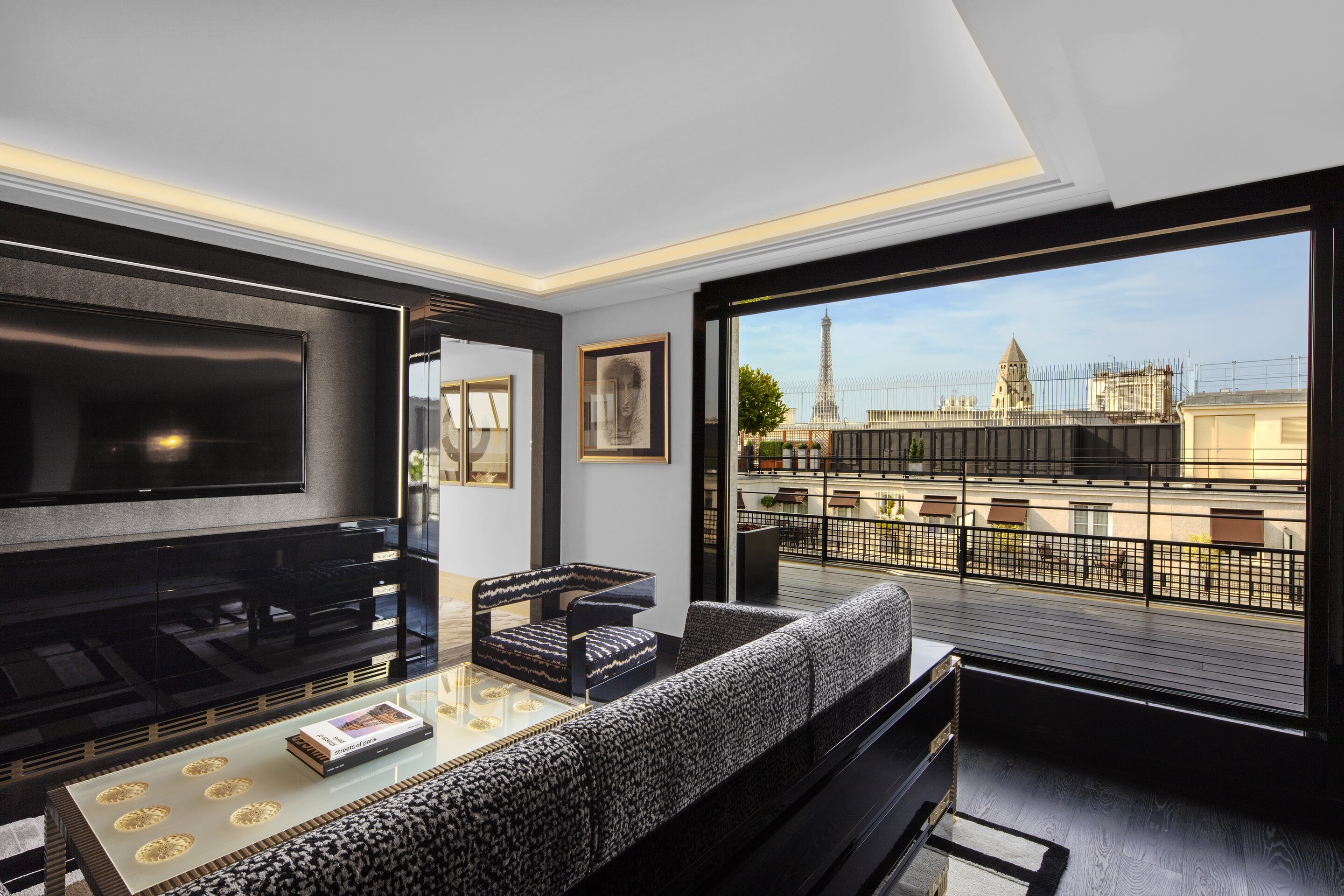 Prince de Galles Paris Bedroom View Prince de Galles Paris Bedroom View