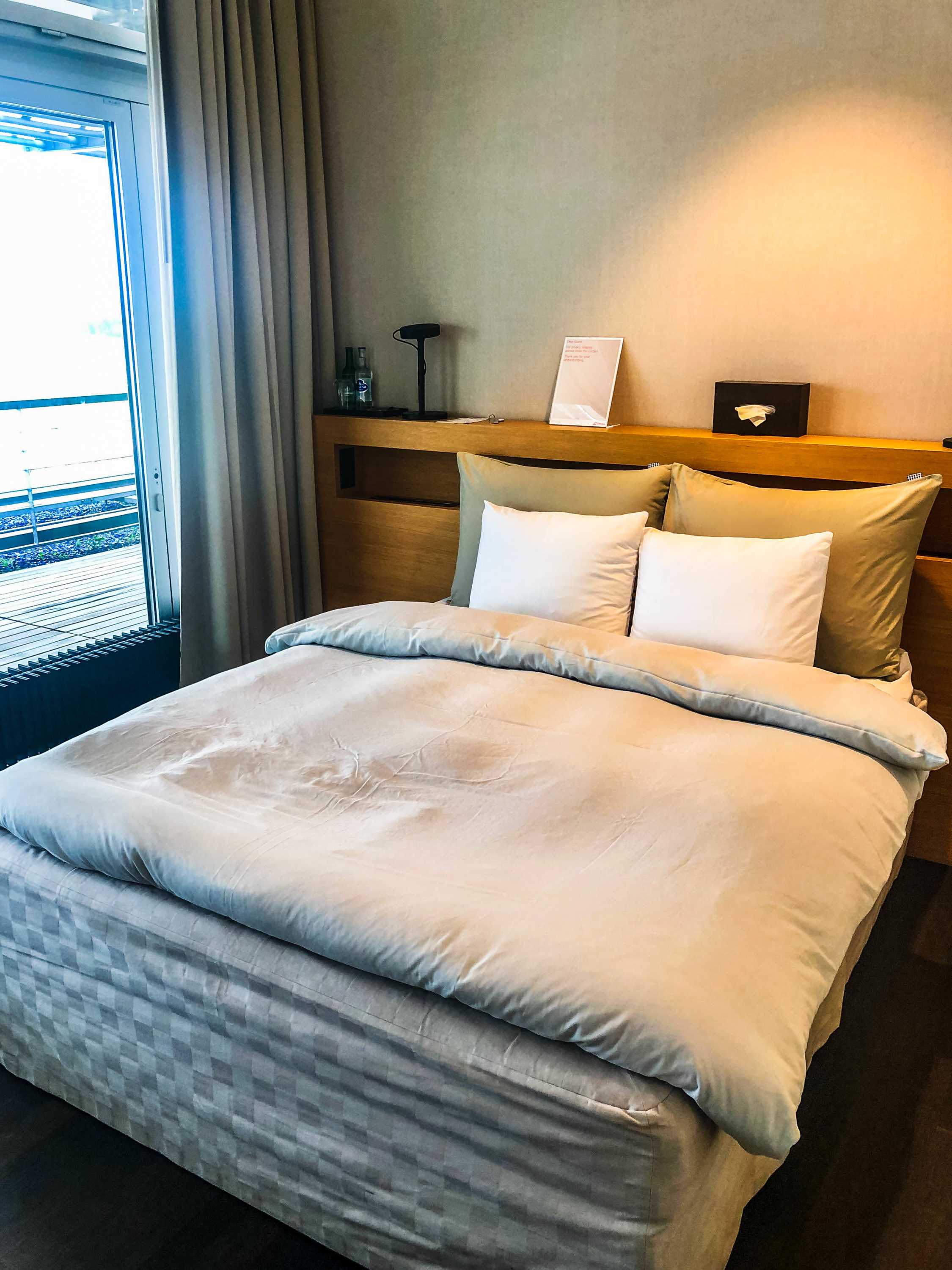SWISS First Class Lounge Double bed with 40000 HÄSTENS bedding