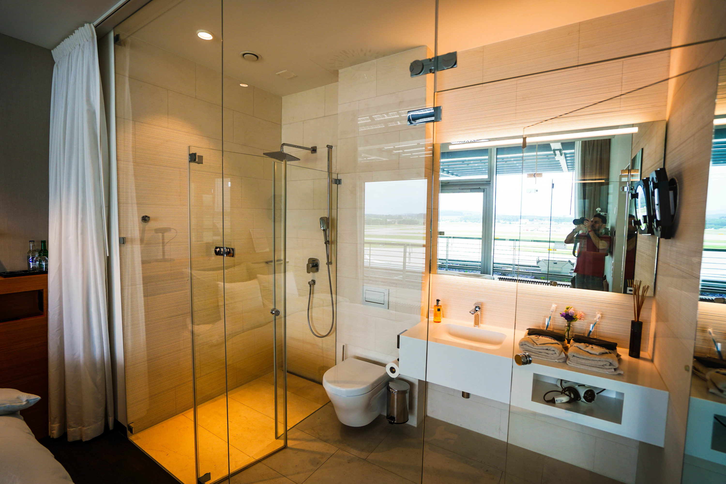 SWISS First Class Lounge Ensuite bathroom