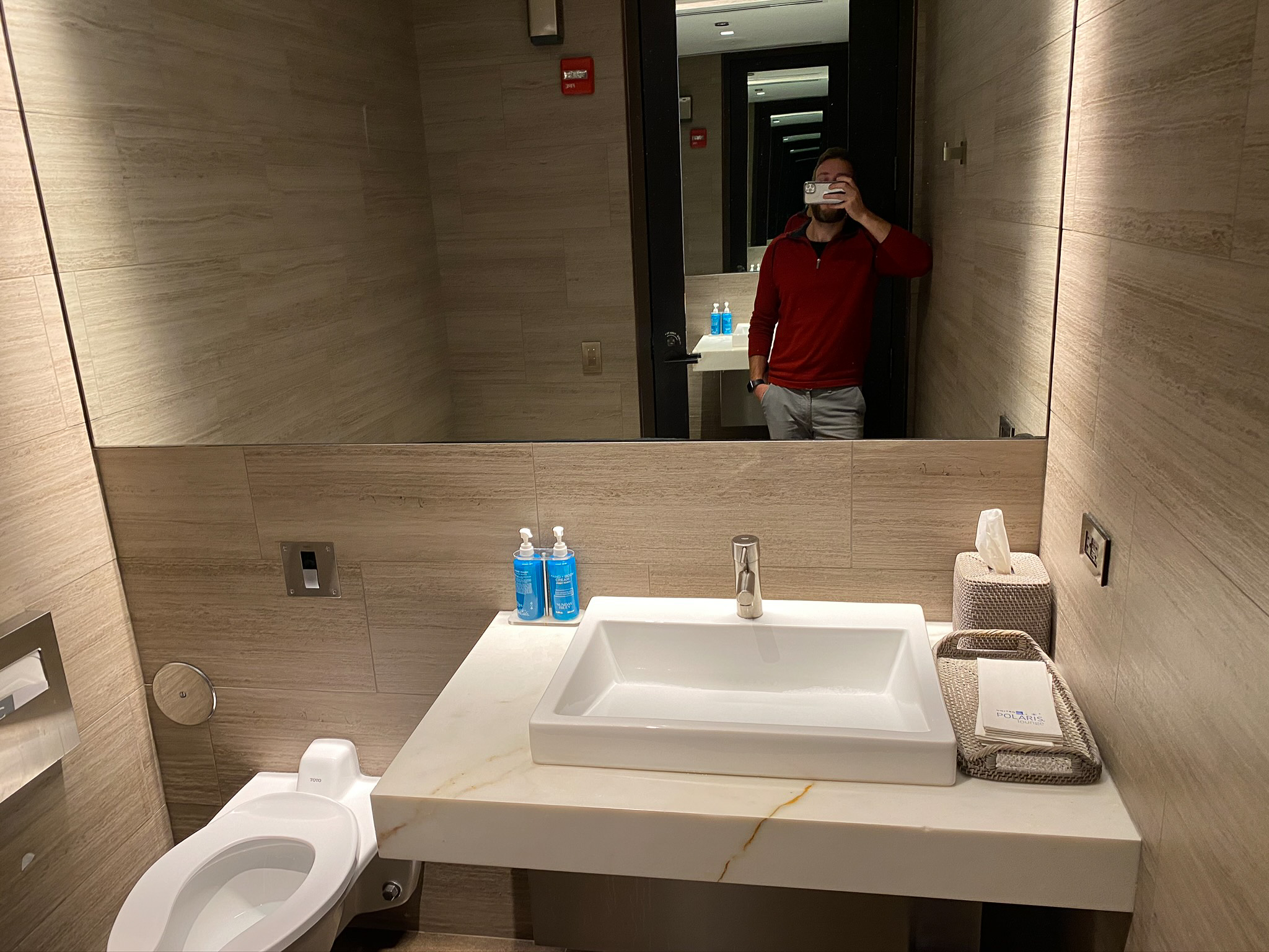 United Polaris Lounge ORD Bathroom