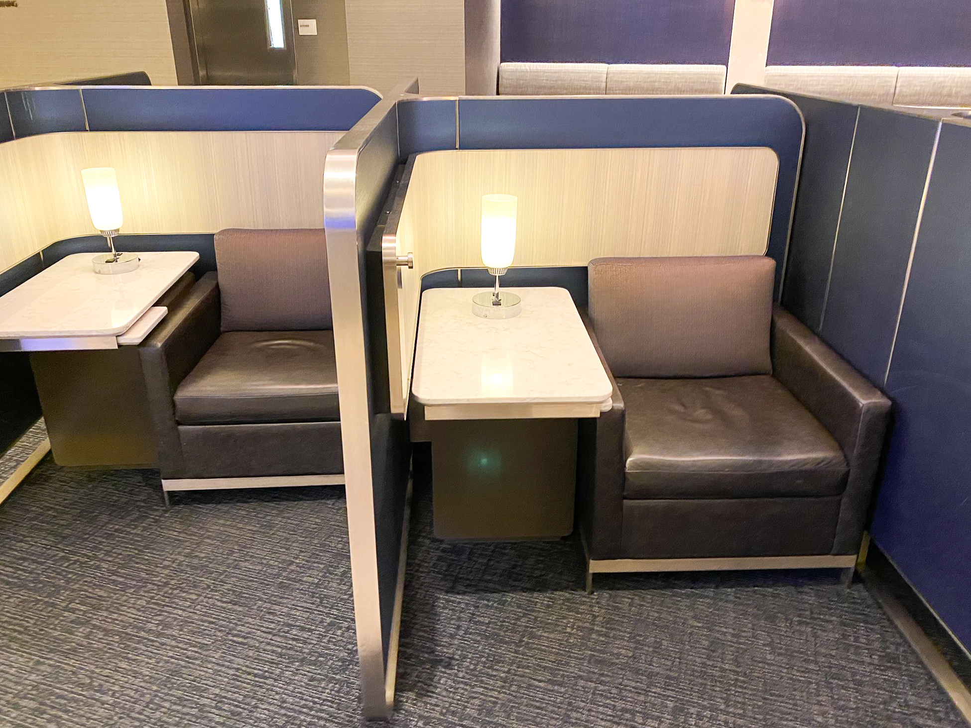United Polaris Lounge ORD Chair