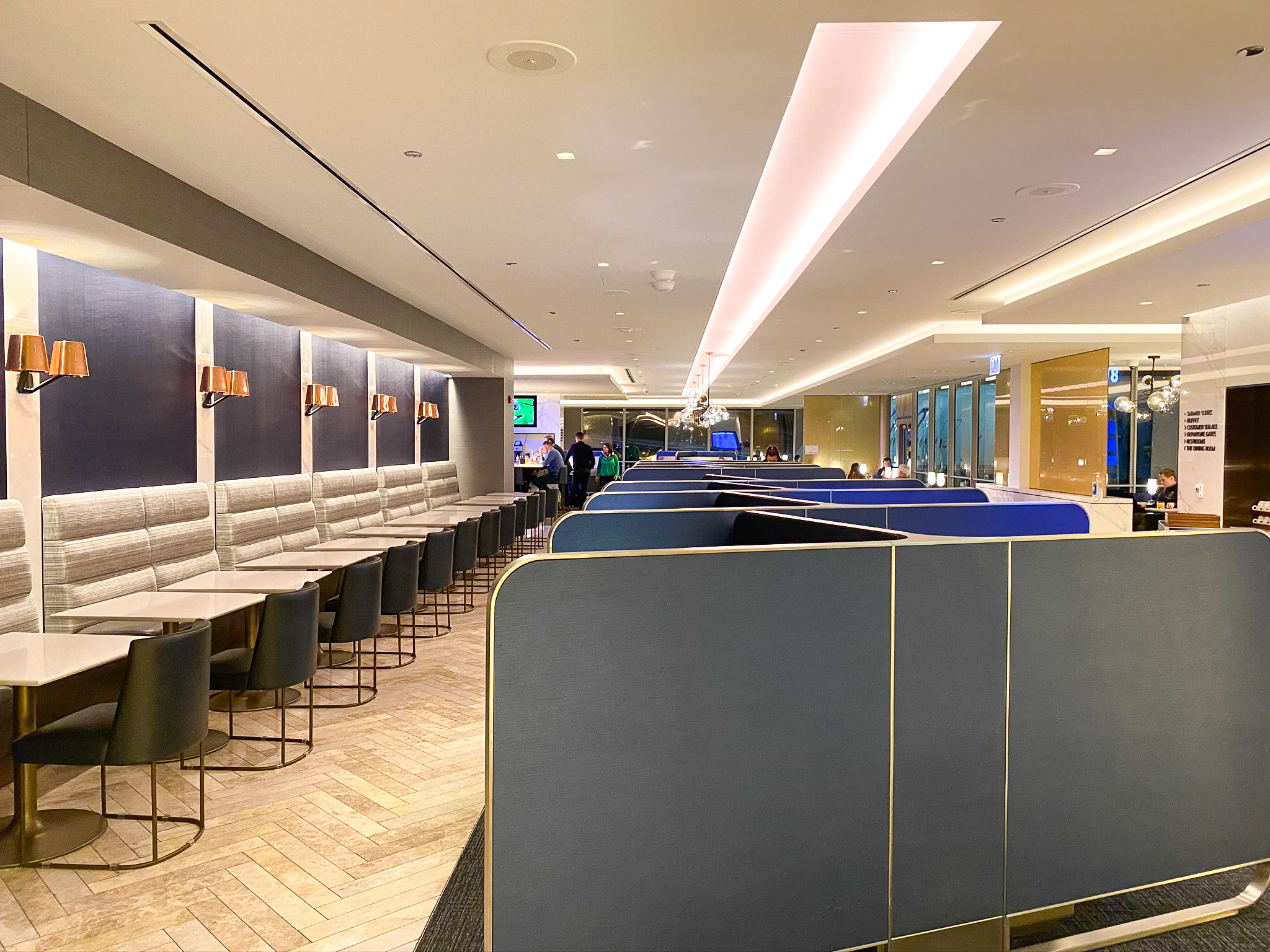 United Polaris Lounge ORD Seating