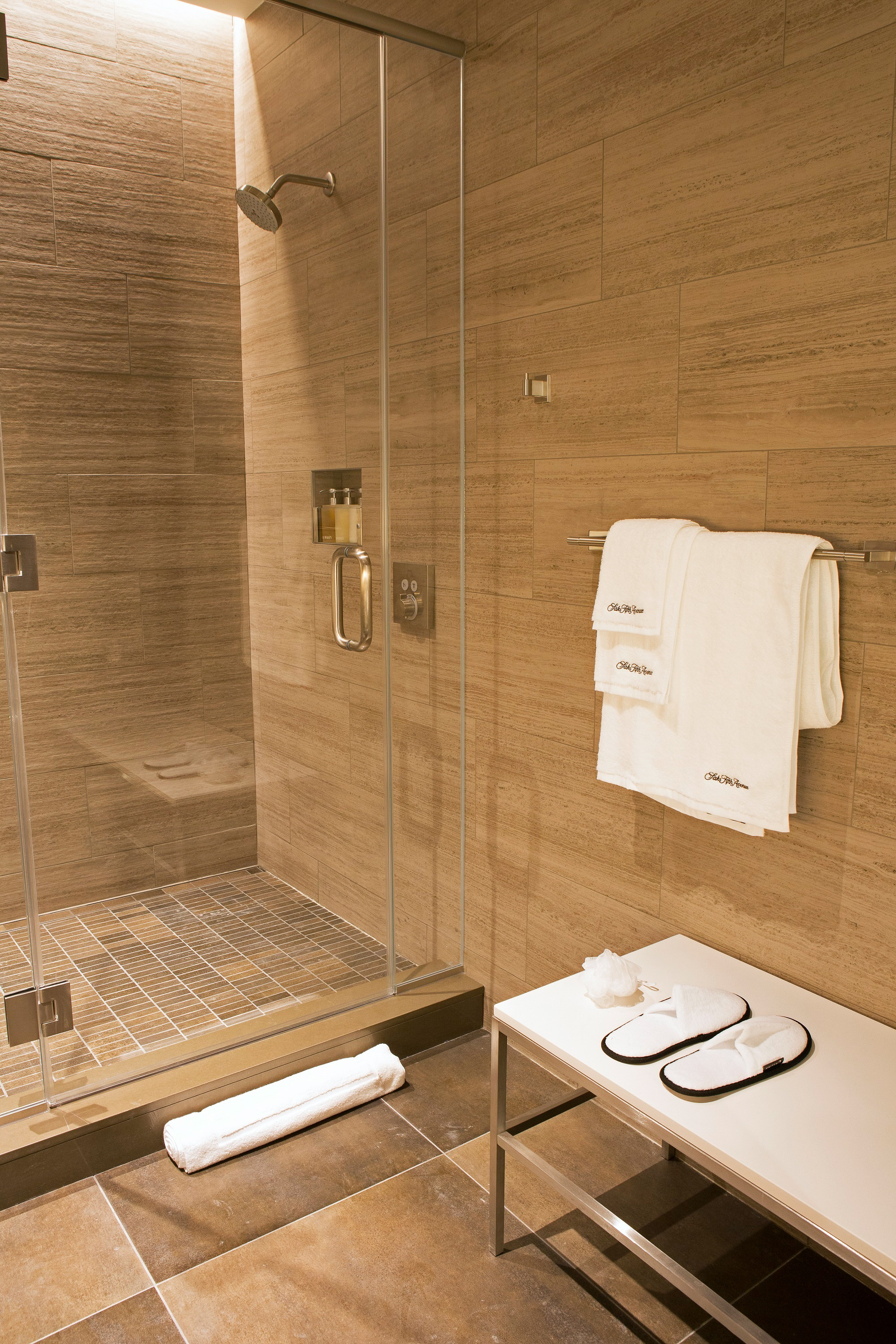 United Polaris Lounge ORD Shower