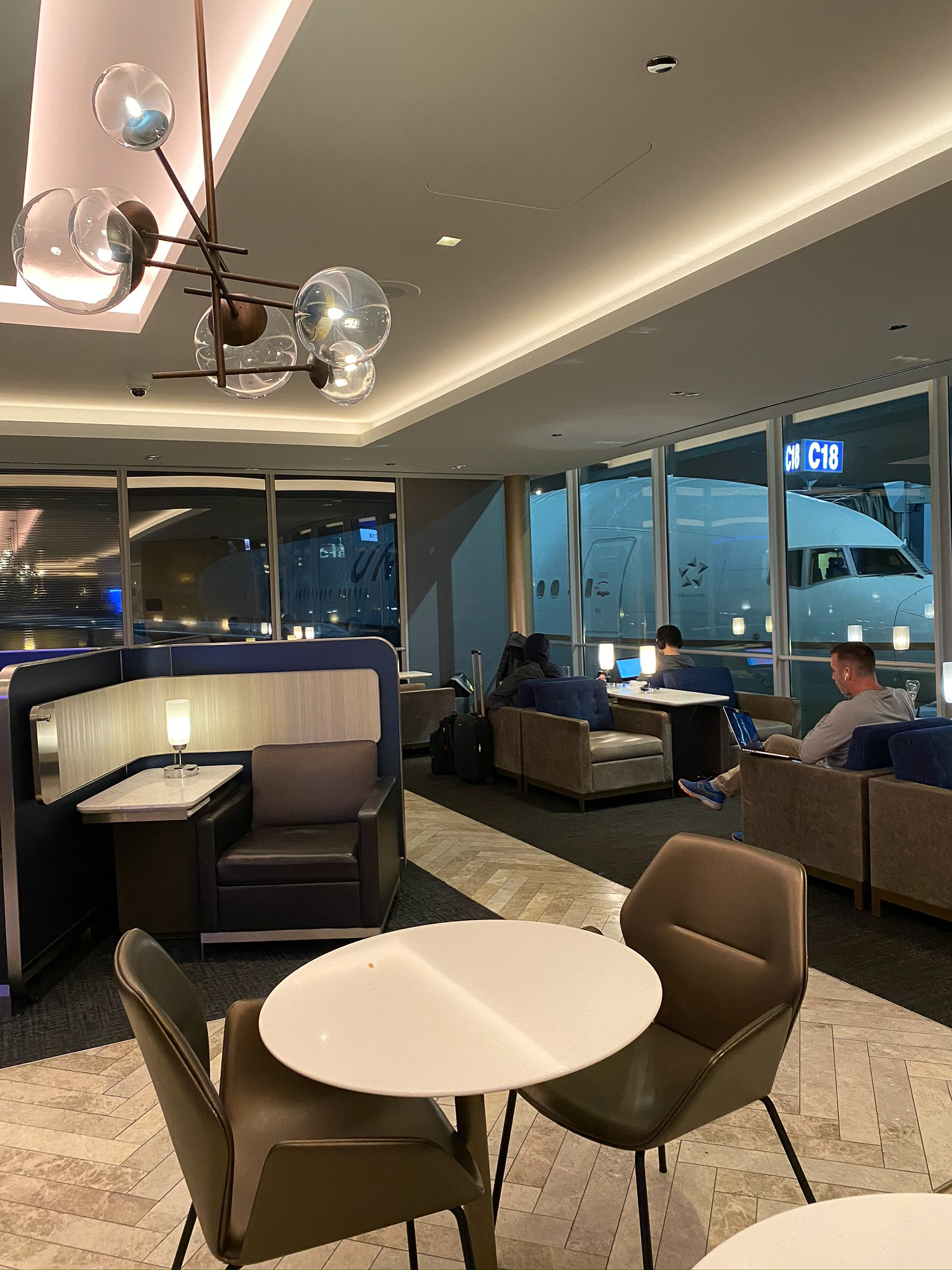 United Polaris Lounge ORD Tables