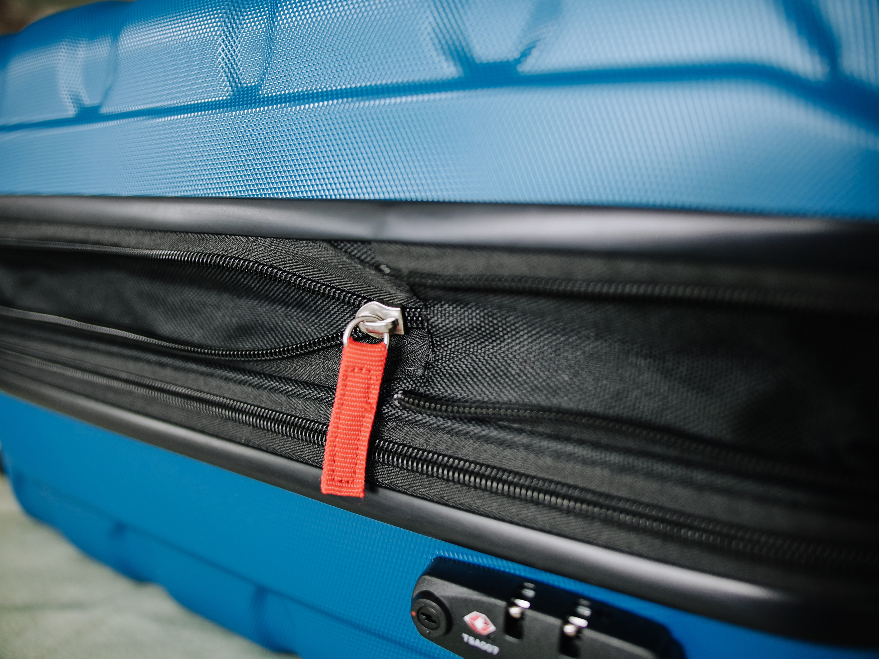 Samsonite compression system