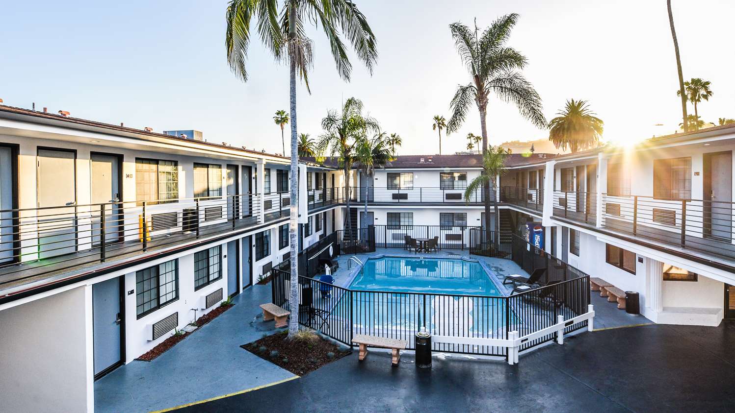 Sunset West Hotel SureStay Collect by Best Western