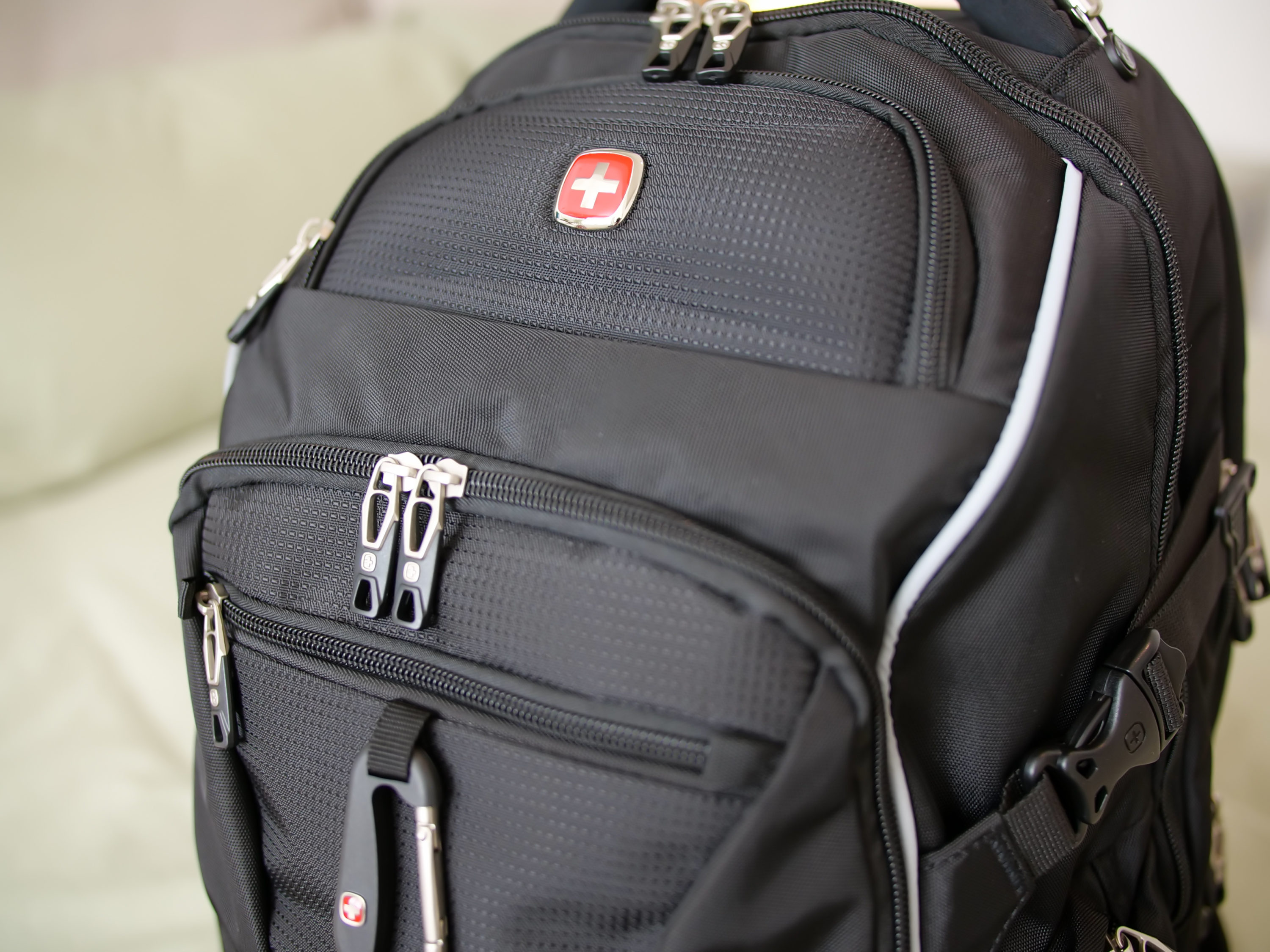 Swissgear external pockets