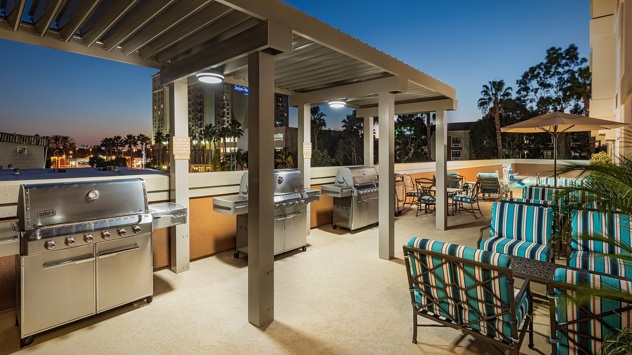 Candlewood Suites Anaheim Resort Area grill area