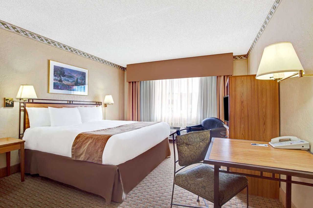 Travelodge by Wyndham Seattle By The Space Needle Guest Room