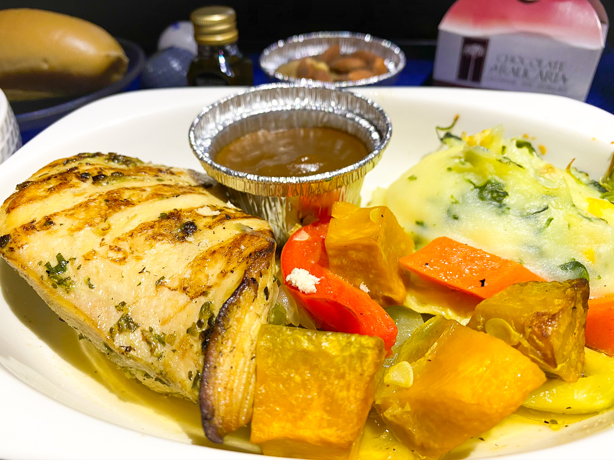United Boeing 787 Dreamliner Polaris Business Class Chicken Dinner
