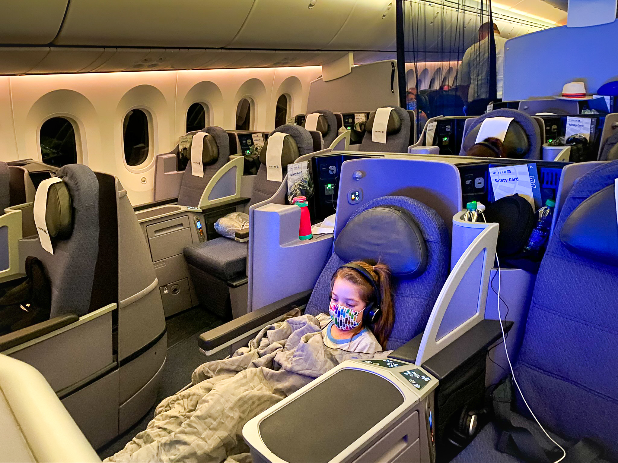 United International Business Class United Boeing 787 Dreamliner Polaris Business Class evening