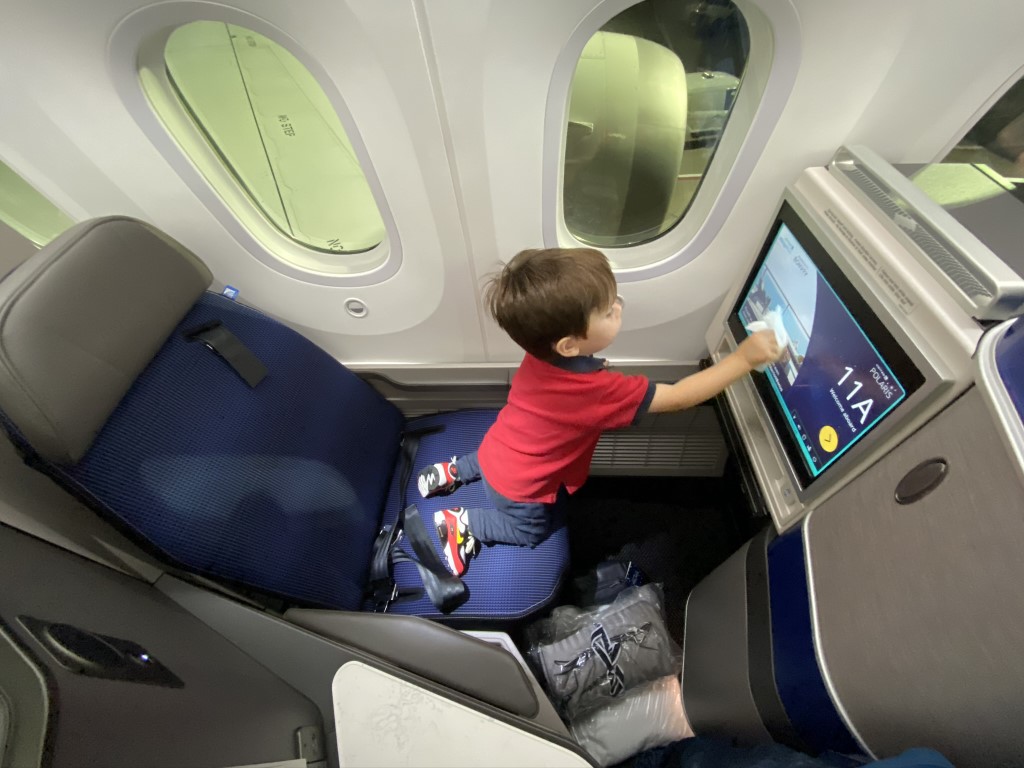 Toddler cleaining screen in United Polaris