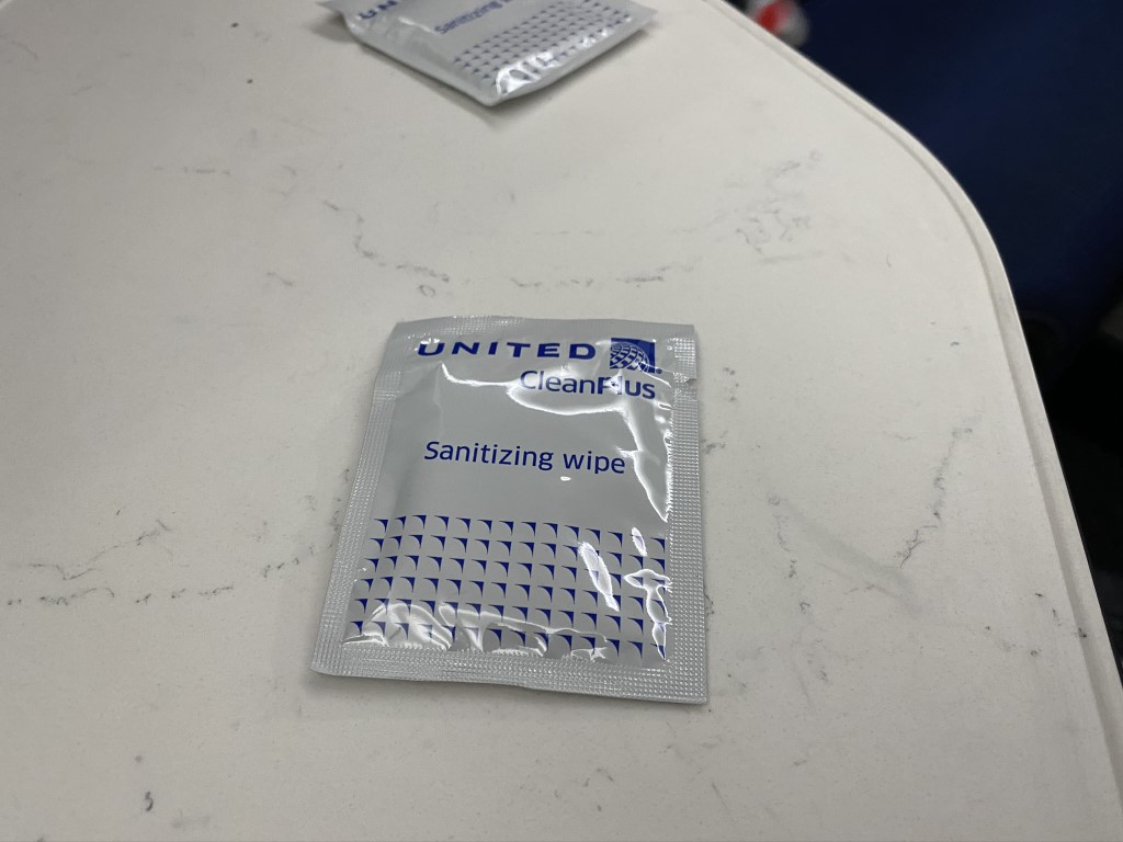 United Sanitizing wipes