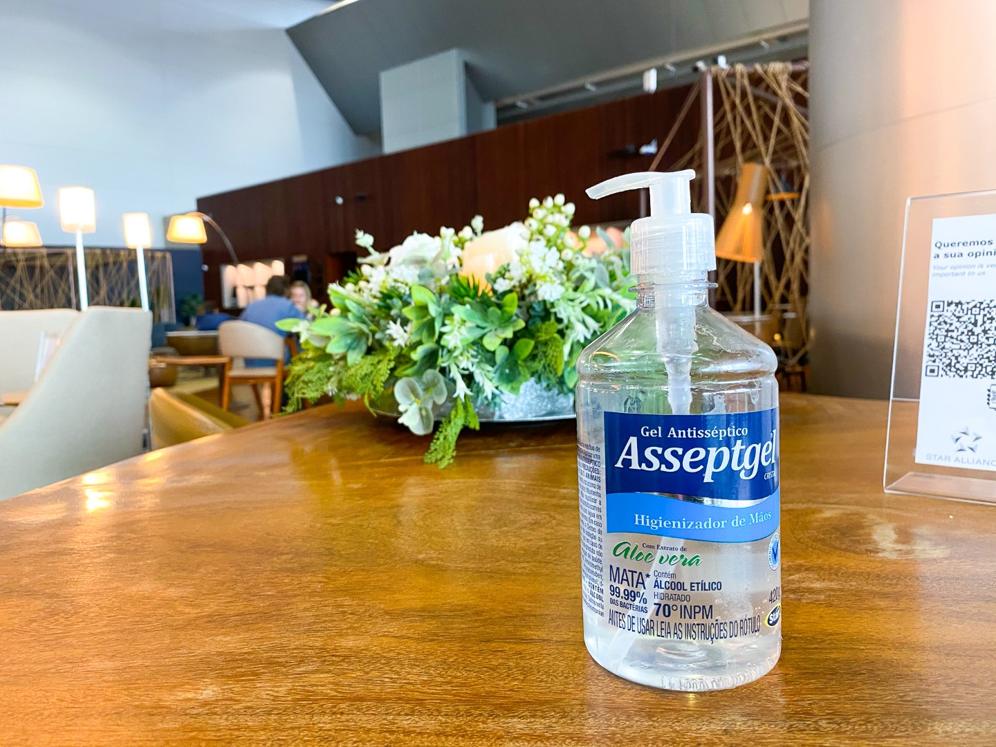 Espaço Banco Safra Lounge GRU hand sanitizer gel