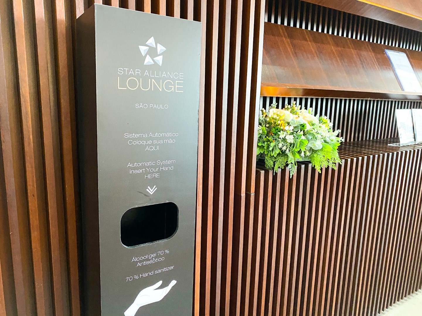 Espaço Banco Safra Lounge GRU hand sanitizer