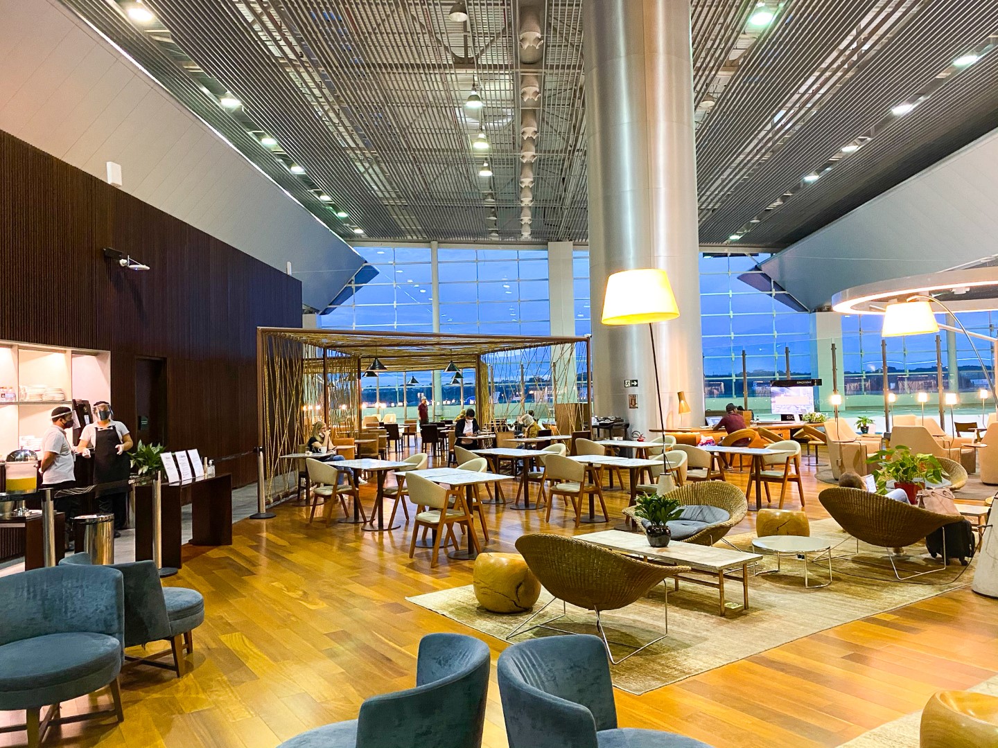 Espaço Banco Safra Lounge GRU main area