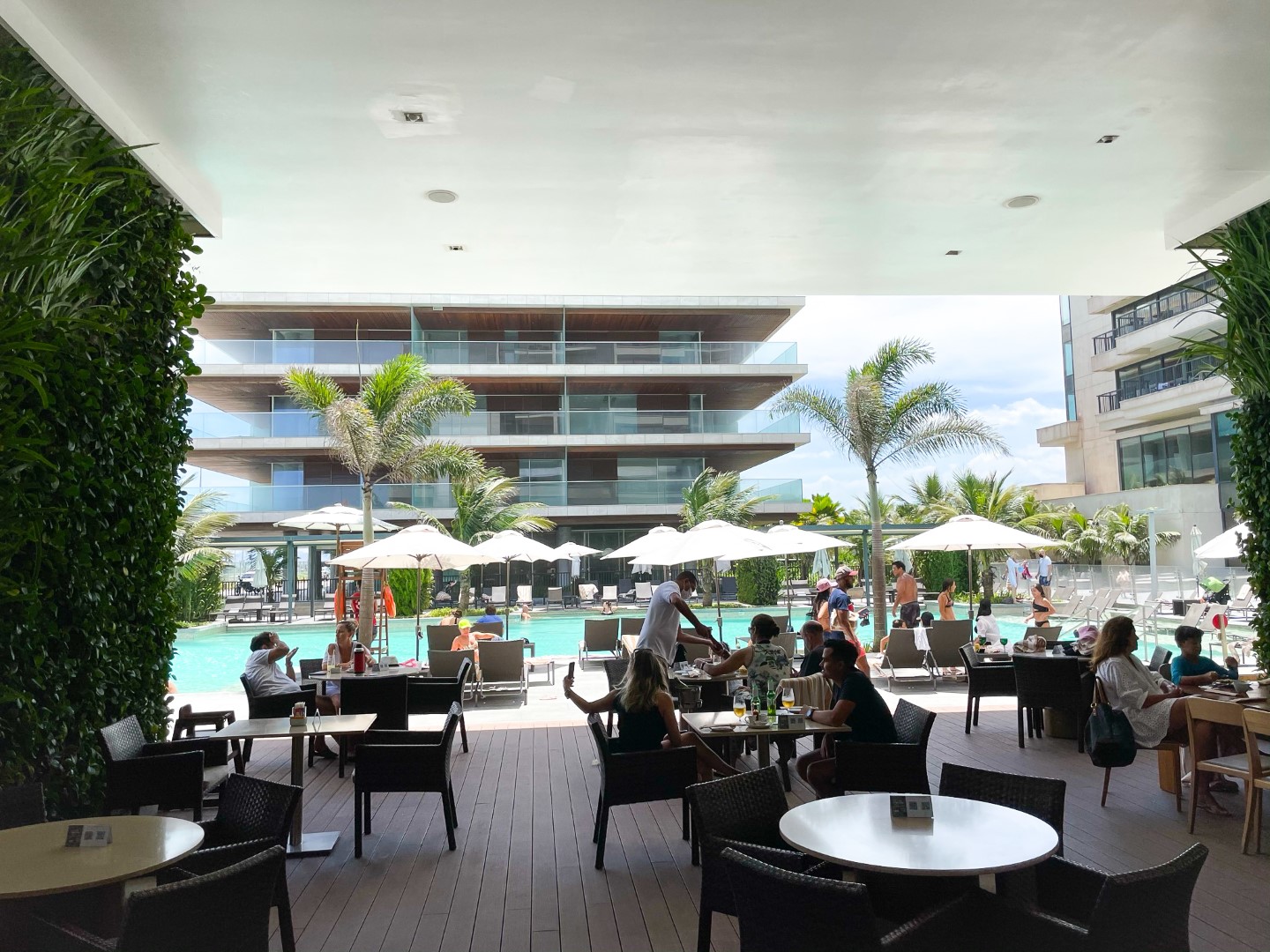 Canto pool bar restaurant Grand Hyatt Rio de Janeiro