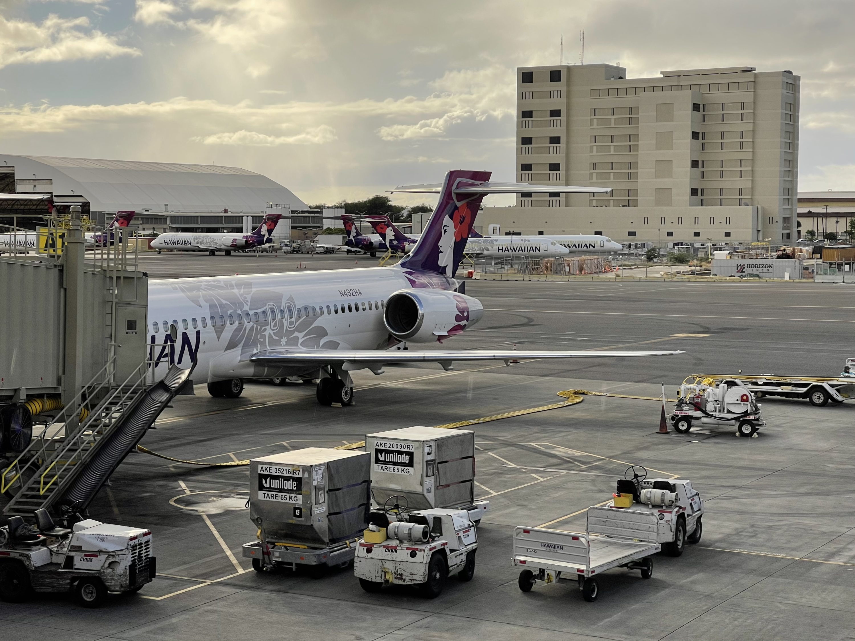 Hawaian Airlines Boeing 717