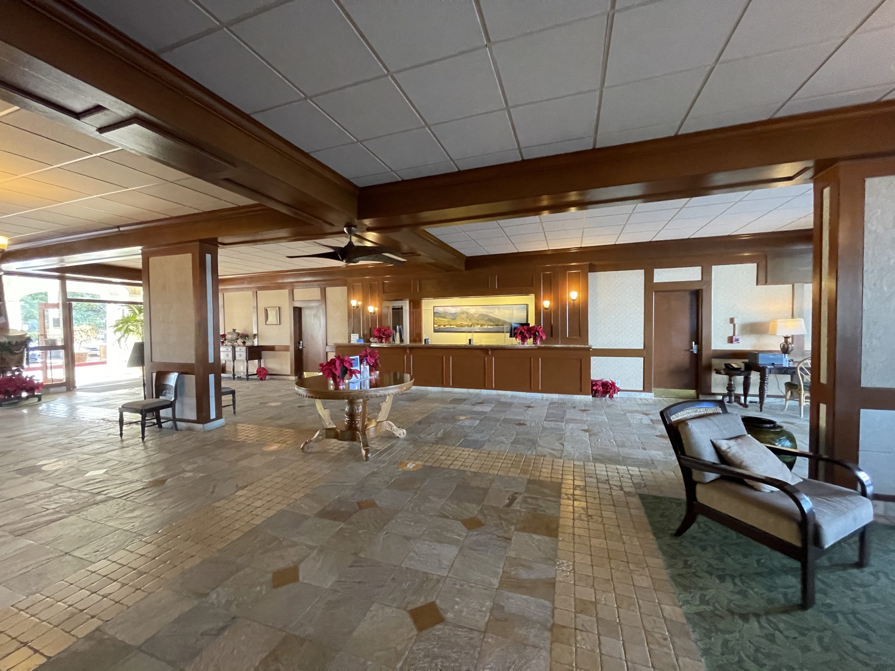 Lahaina Shores Beach Resort Lobby