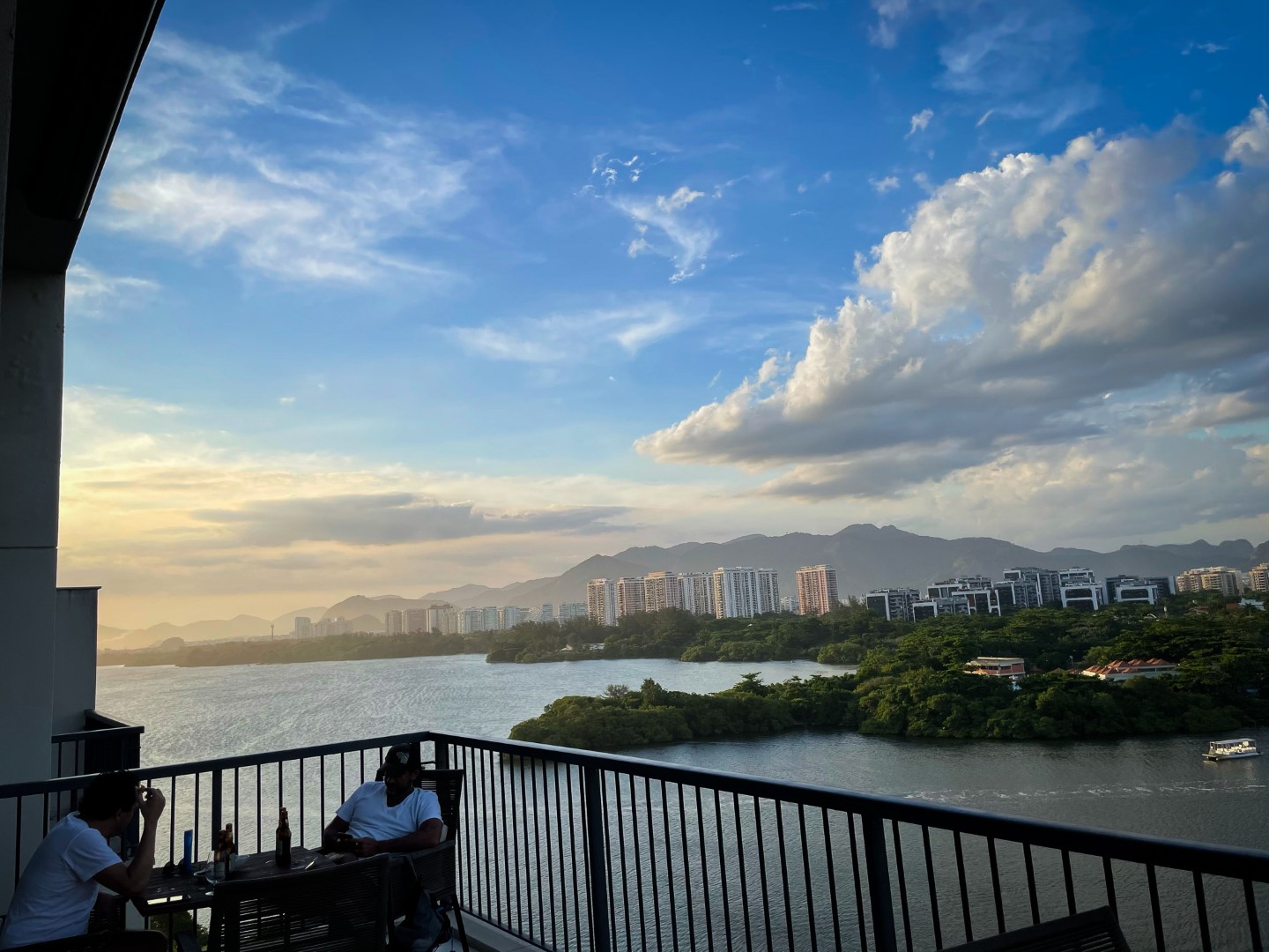 Lounge lagoon view Grand Hyatt Rio de Janeiro