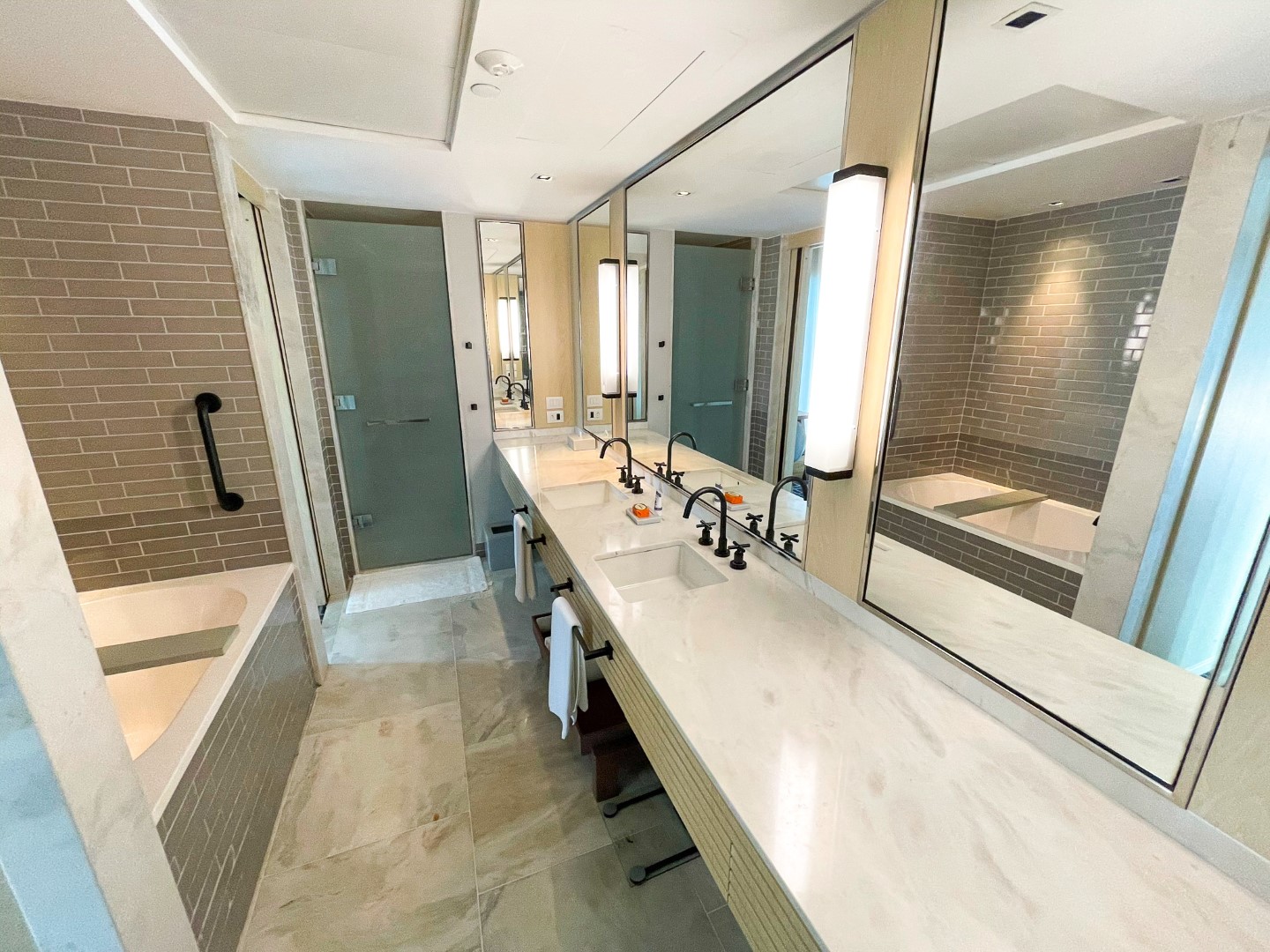 Ocean Lagoon Suite bathroom Grand Hyatt Rio de Janeiro