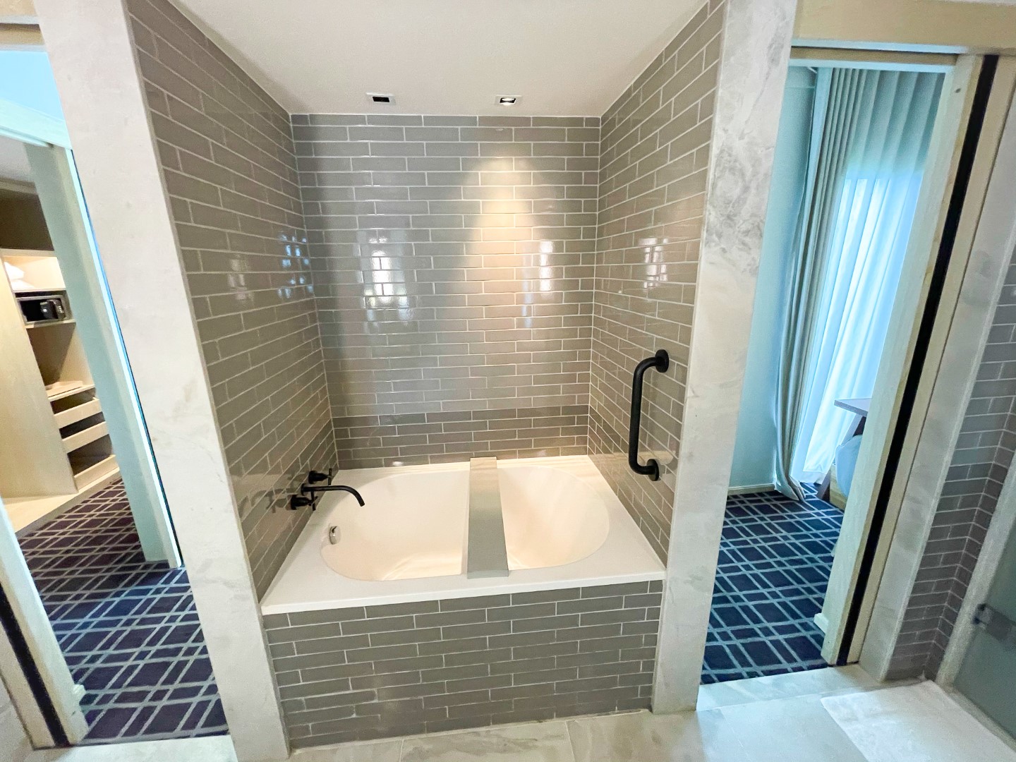 Ocean Lagoon Suite bathtub Grand Hyatt Rio de Janeiro