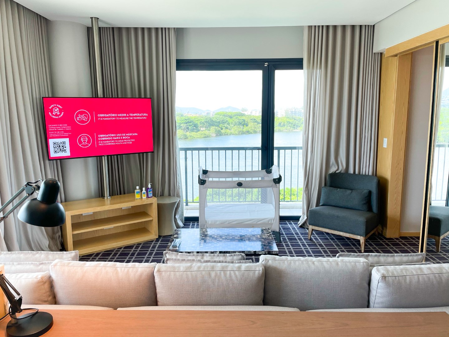 Ocean Lagoon Suite living room and crib Grand Hyatt Rio de Janeiro