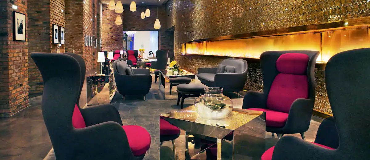 Radisson Blu Aqua Hotel Chicago Lobby