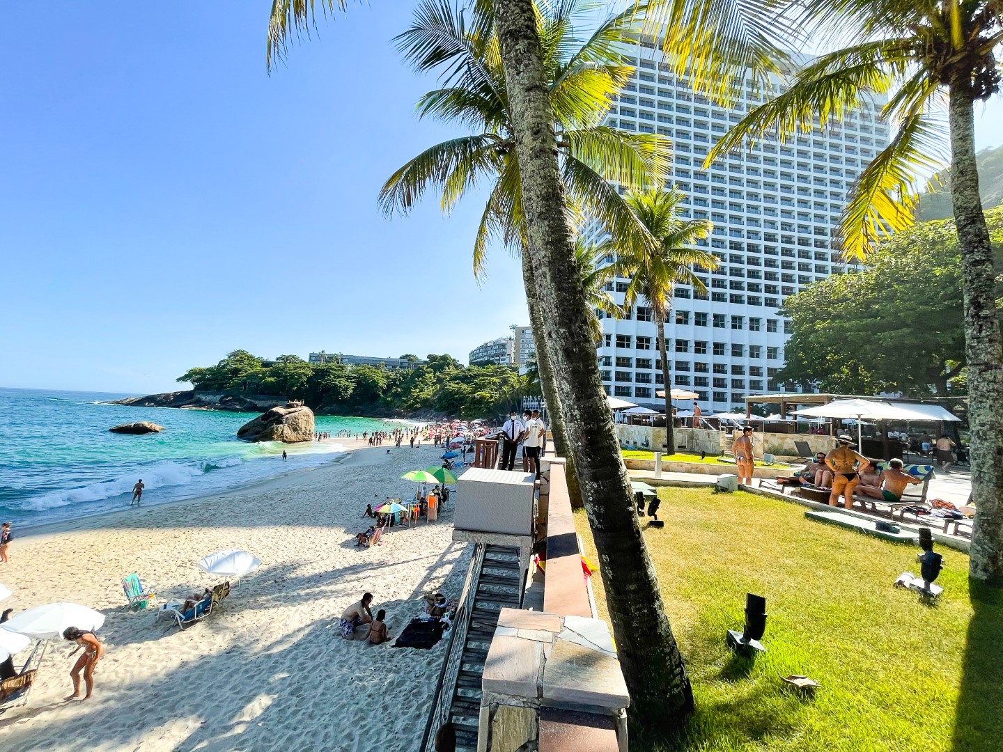 Sheraton Grand Rio de Janeiro beach and grass