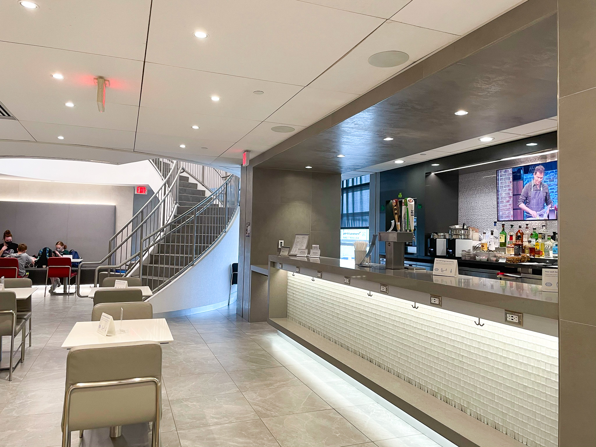 American Airlines Admirals Club at Orlando MCO bar area