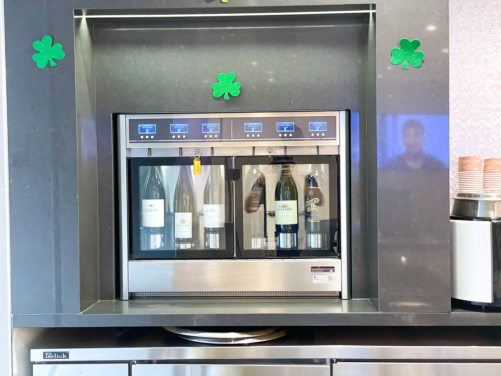 American Airlines Admirals Club at Orlando MCO wine