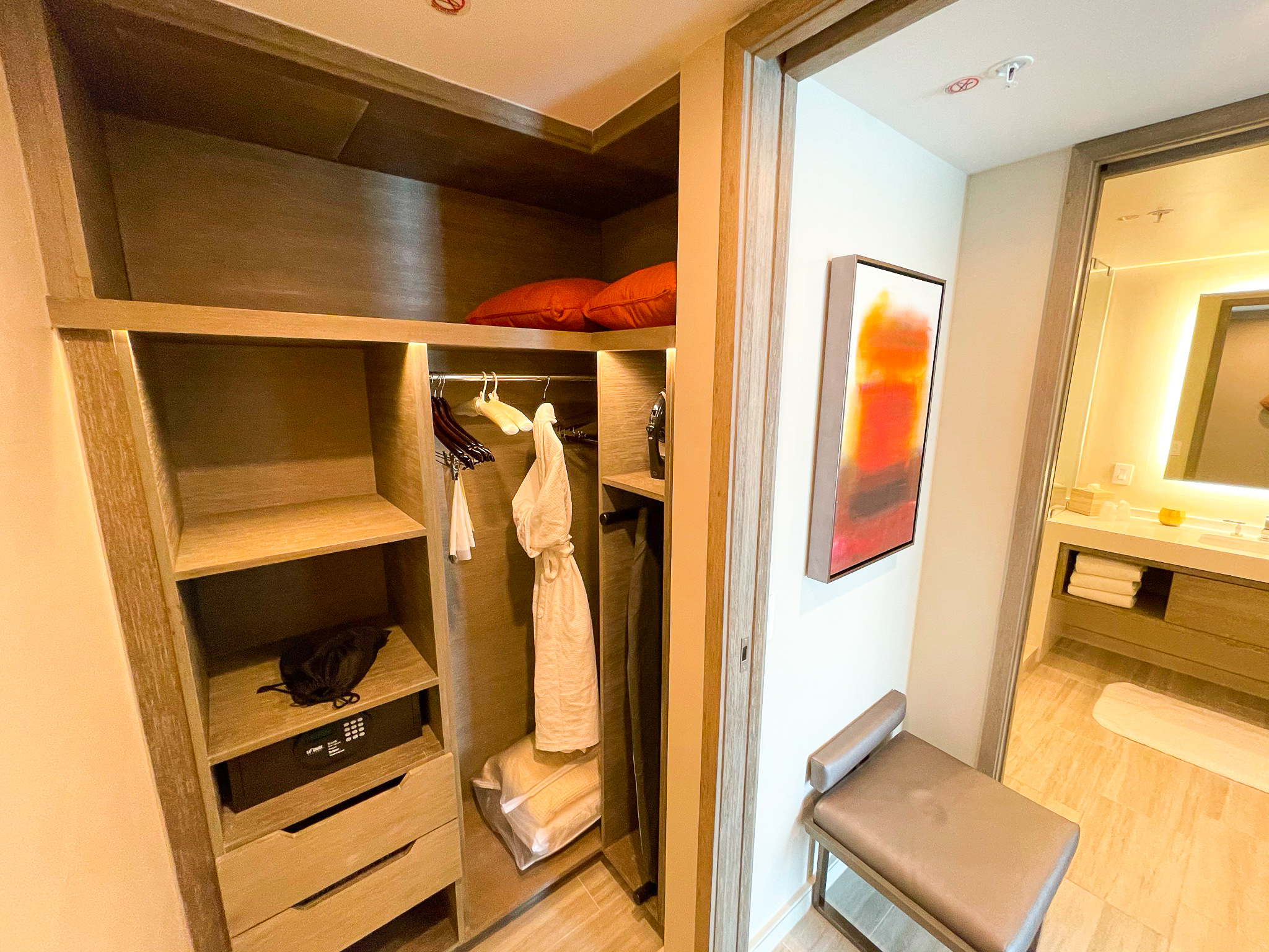 JW Marriott Bonnet Creek Orlando Executive Suite walk in closet