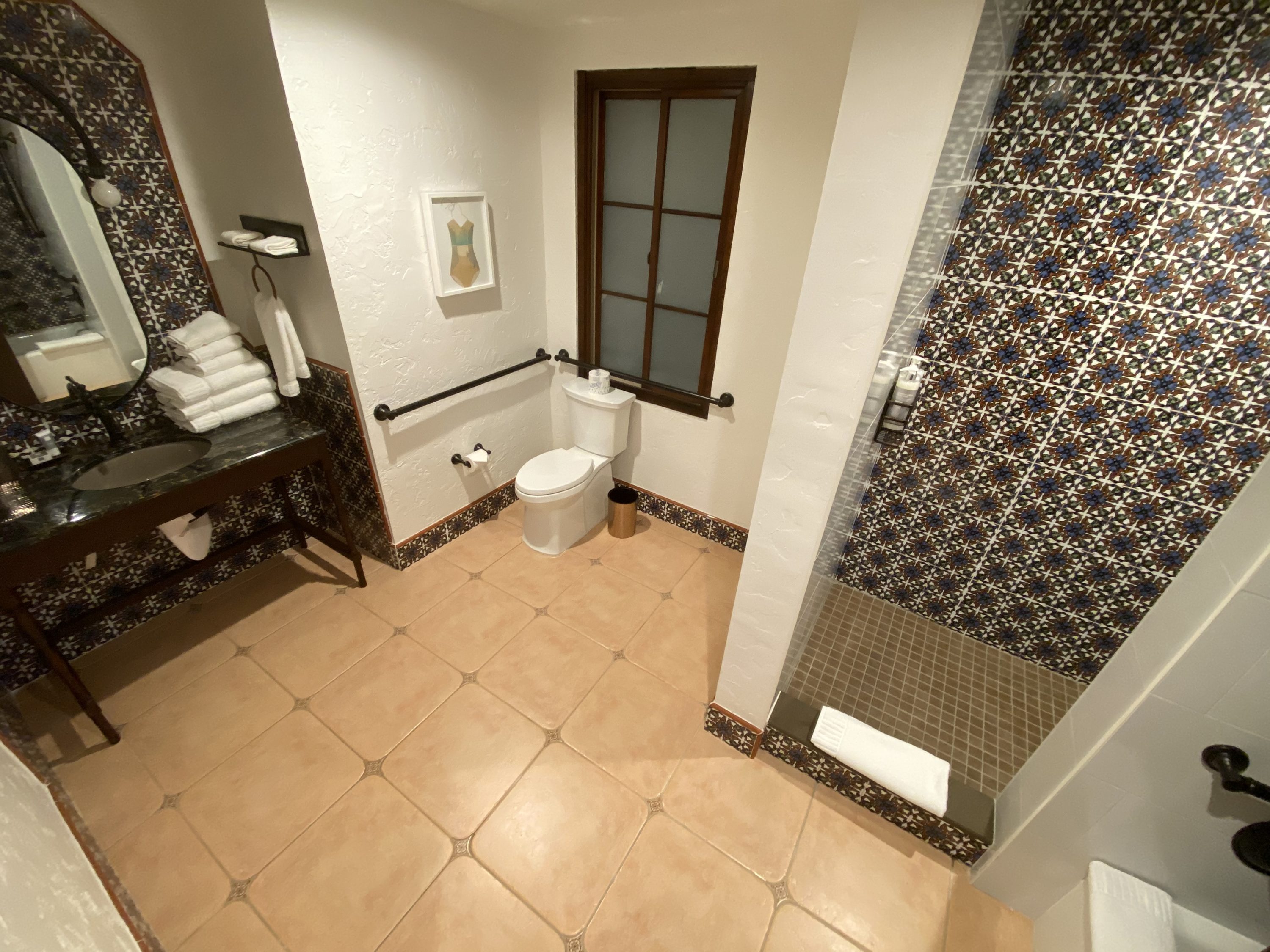 Mar Monte King Corner Premium Bathroom