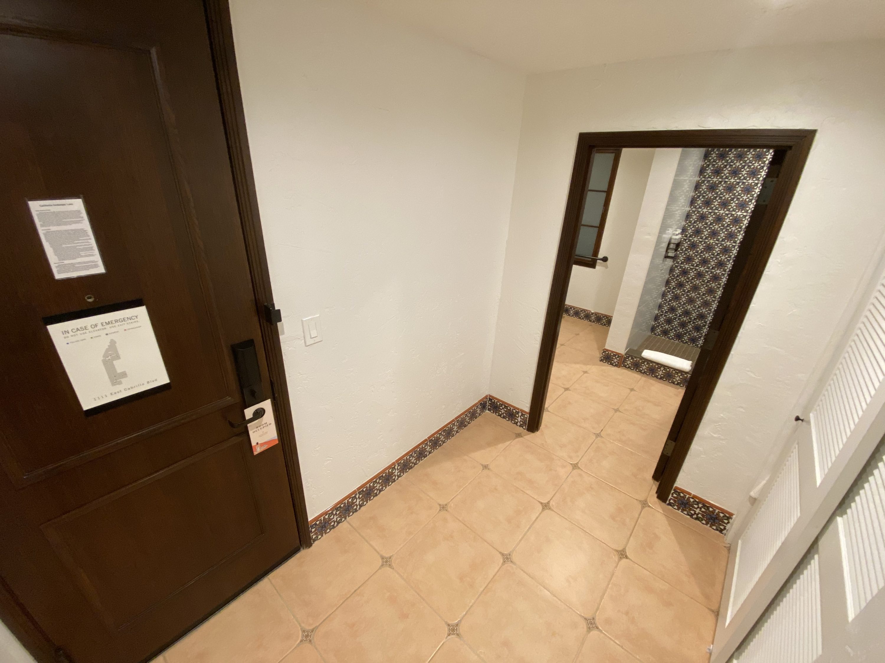 Mar Monte King Corner Premium Room Foyer
