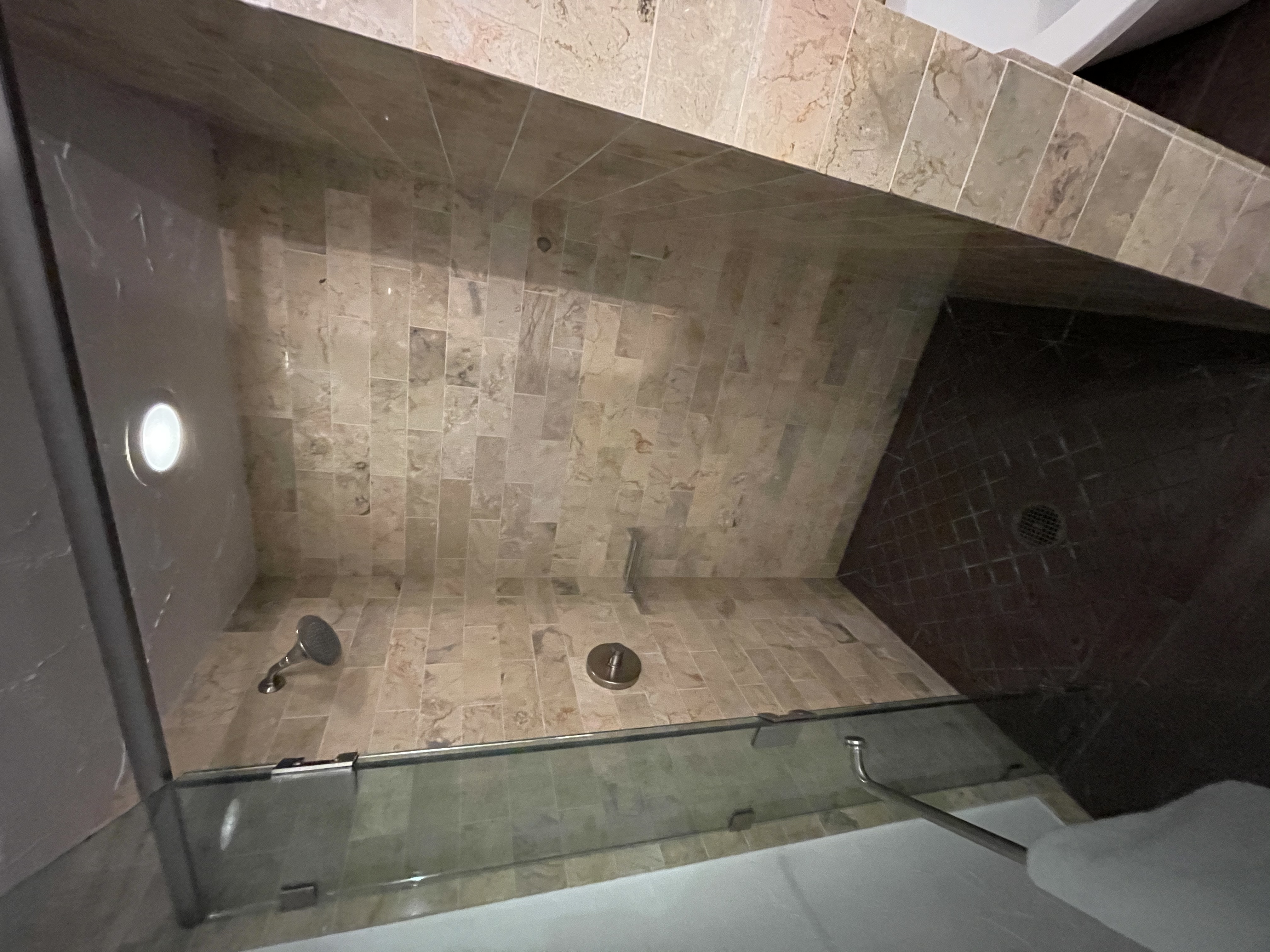 Mar Monte Suite Shower