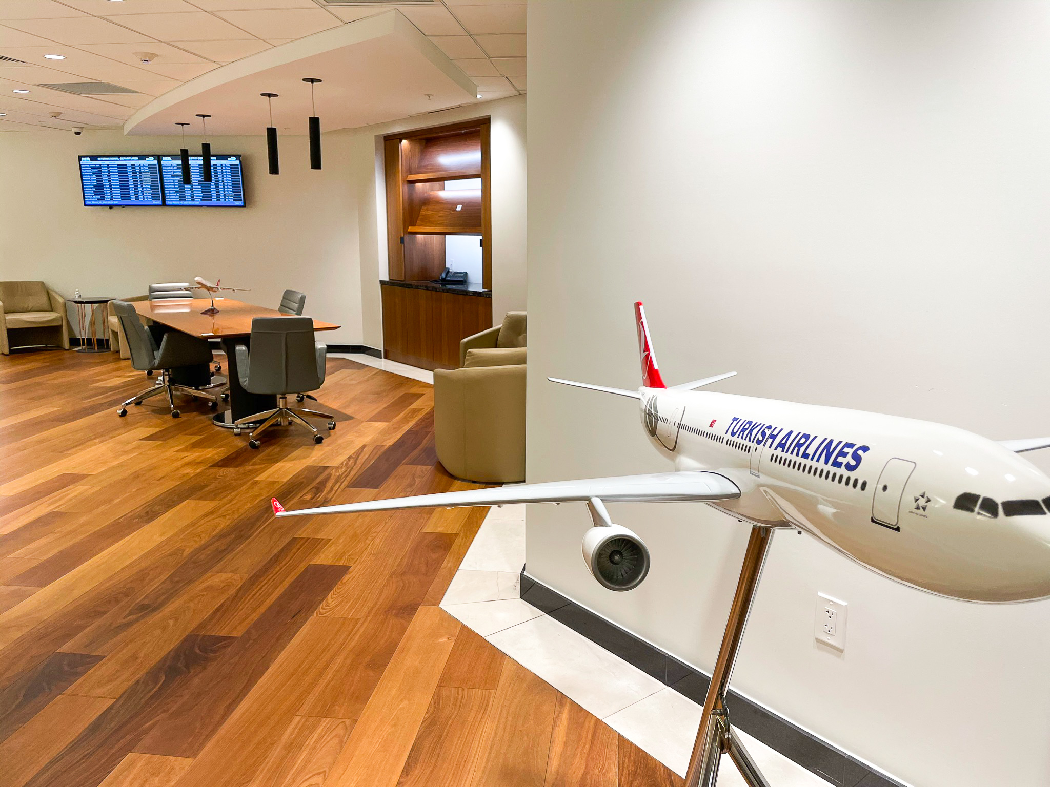 Turkish Lounge Miami model airlplane